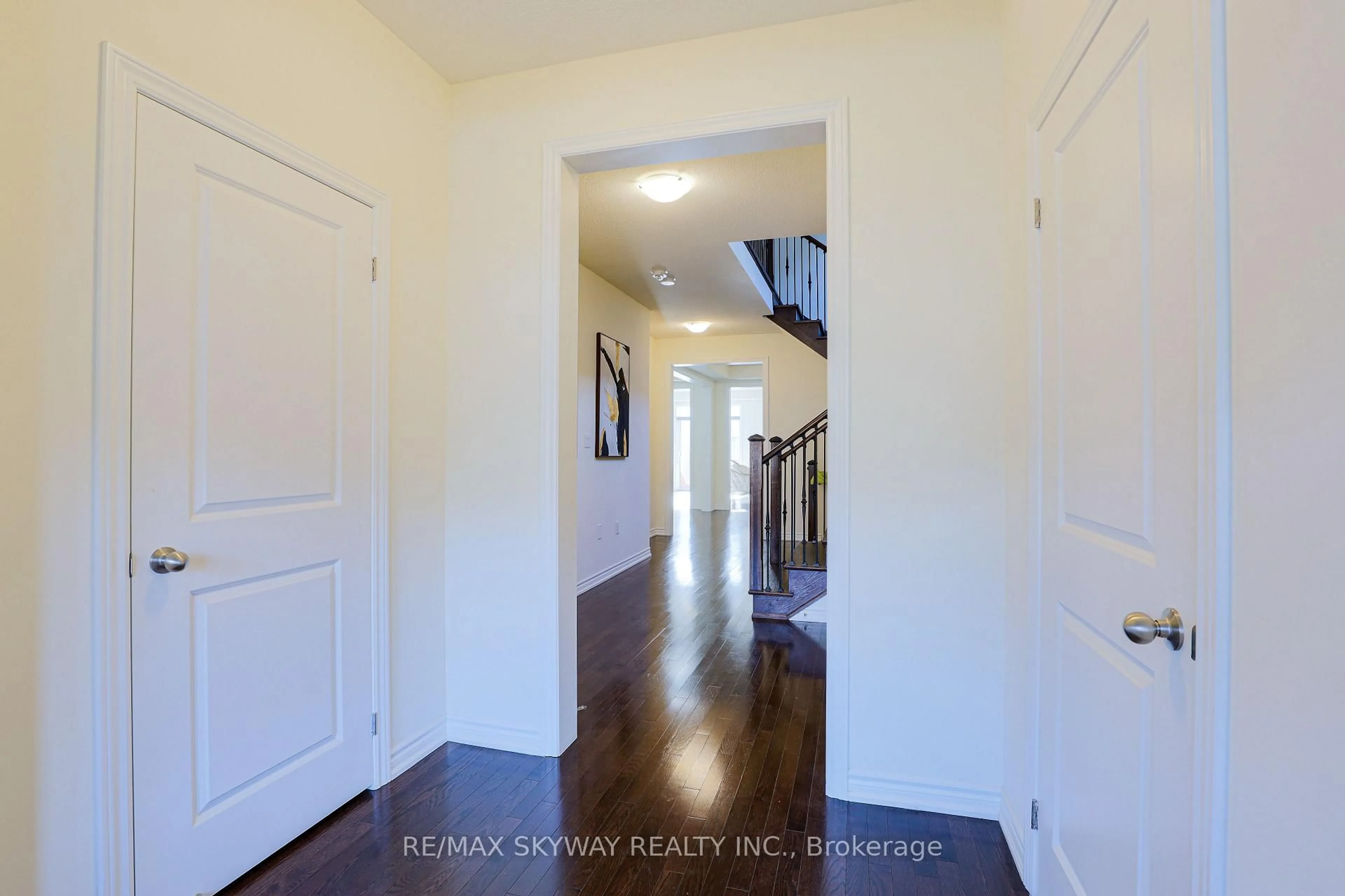Indoor entryway for 379 Valleyway Dr, Brampton Ontario L6X 5S7