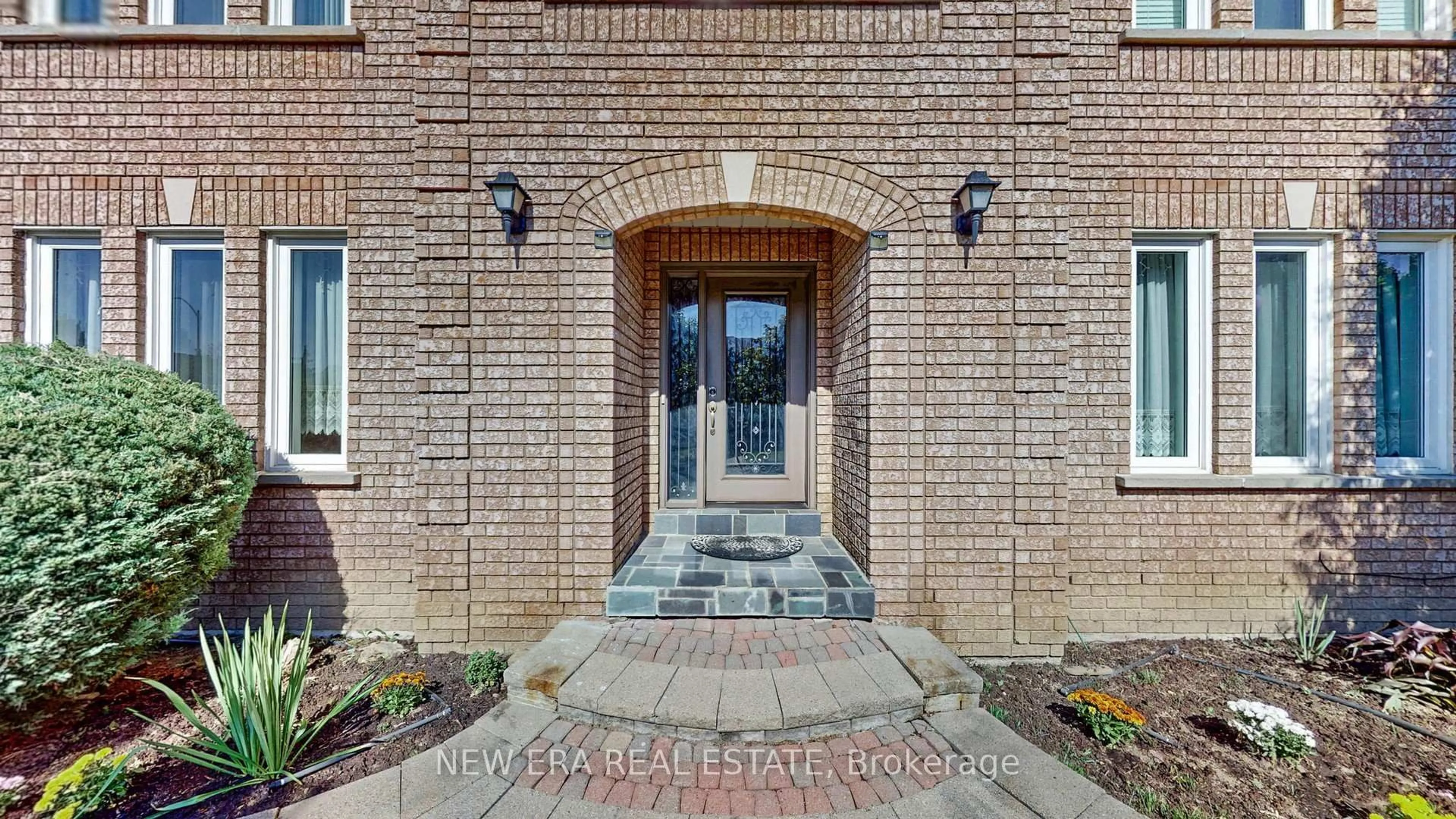 Home with brick exterior material, street for 1380 Daniel Creek Rd, Mississauga Ontario L5V 1V3