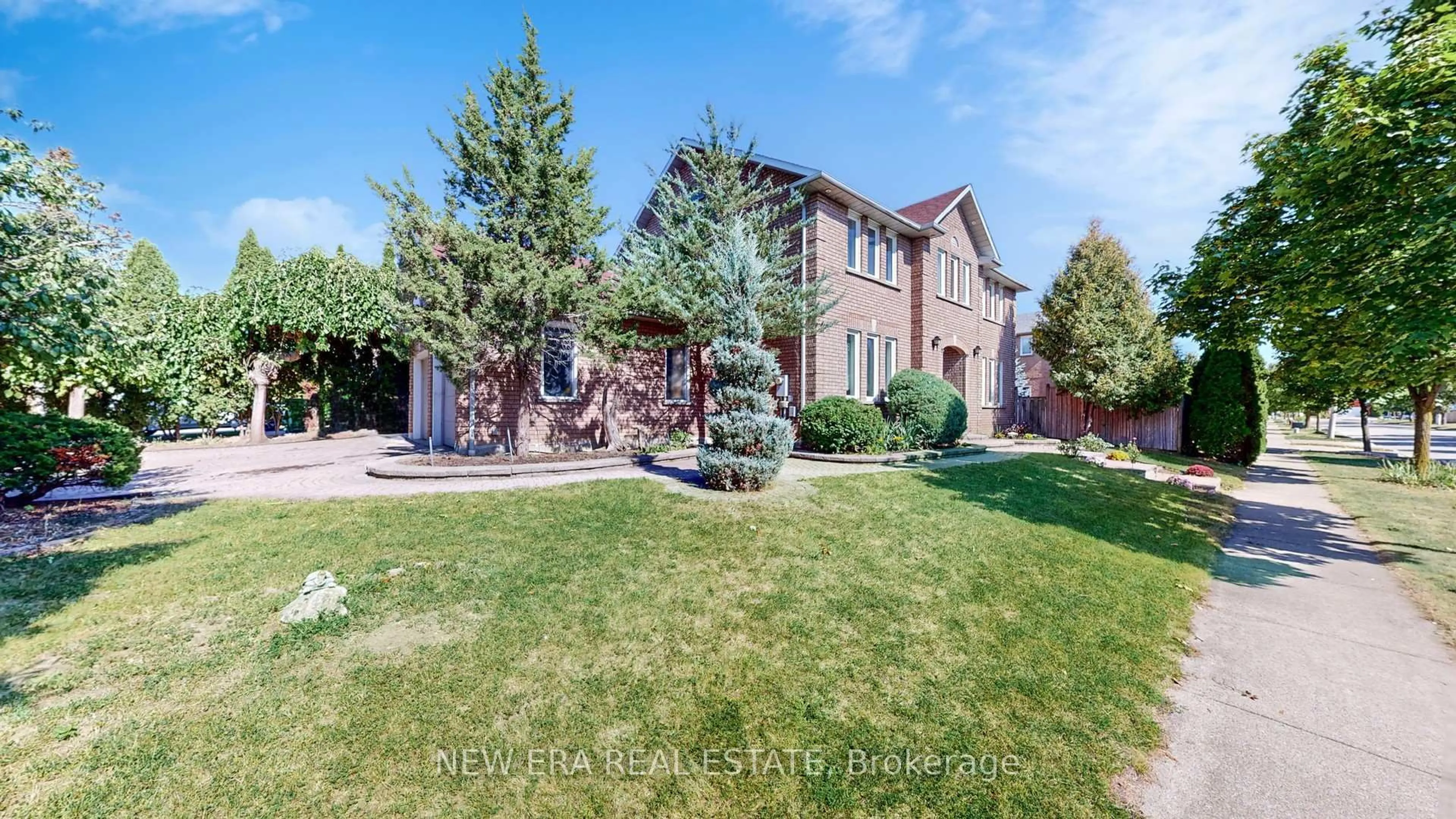 A pic from outside/outdoor area/front of a property/back of a property/a pic from drone, street for 1380 Daniel Creek Rd, Mississauga Ontario L5V 1V3