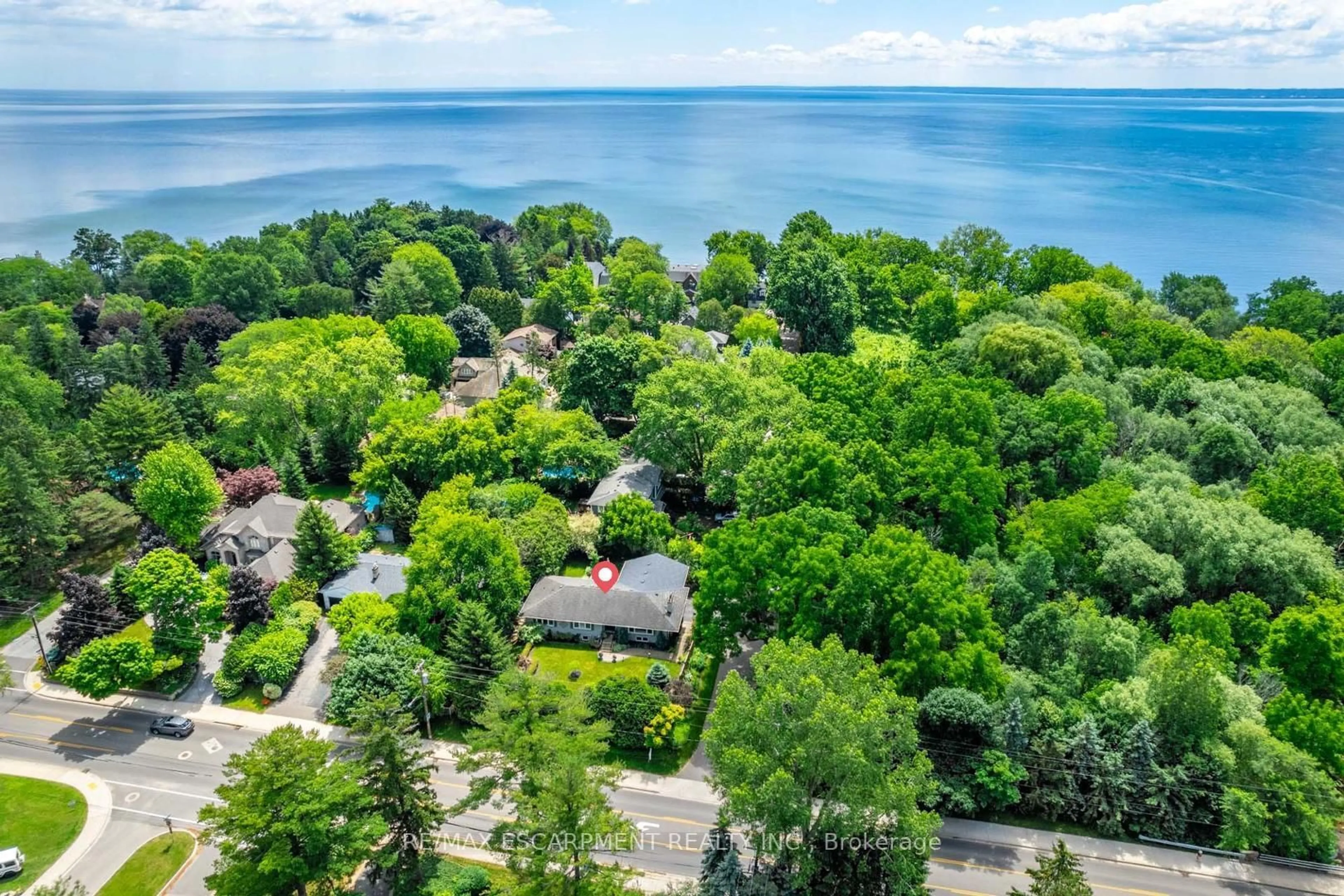 A pic from outside/outdoor area/front of a property/back of a property/a pic from drone, water/lake/river/ocean view for 4306 Lakeshore Rd, Burlington Ontario L7L 1A8