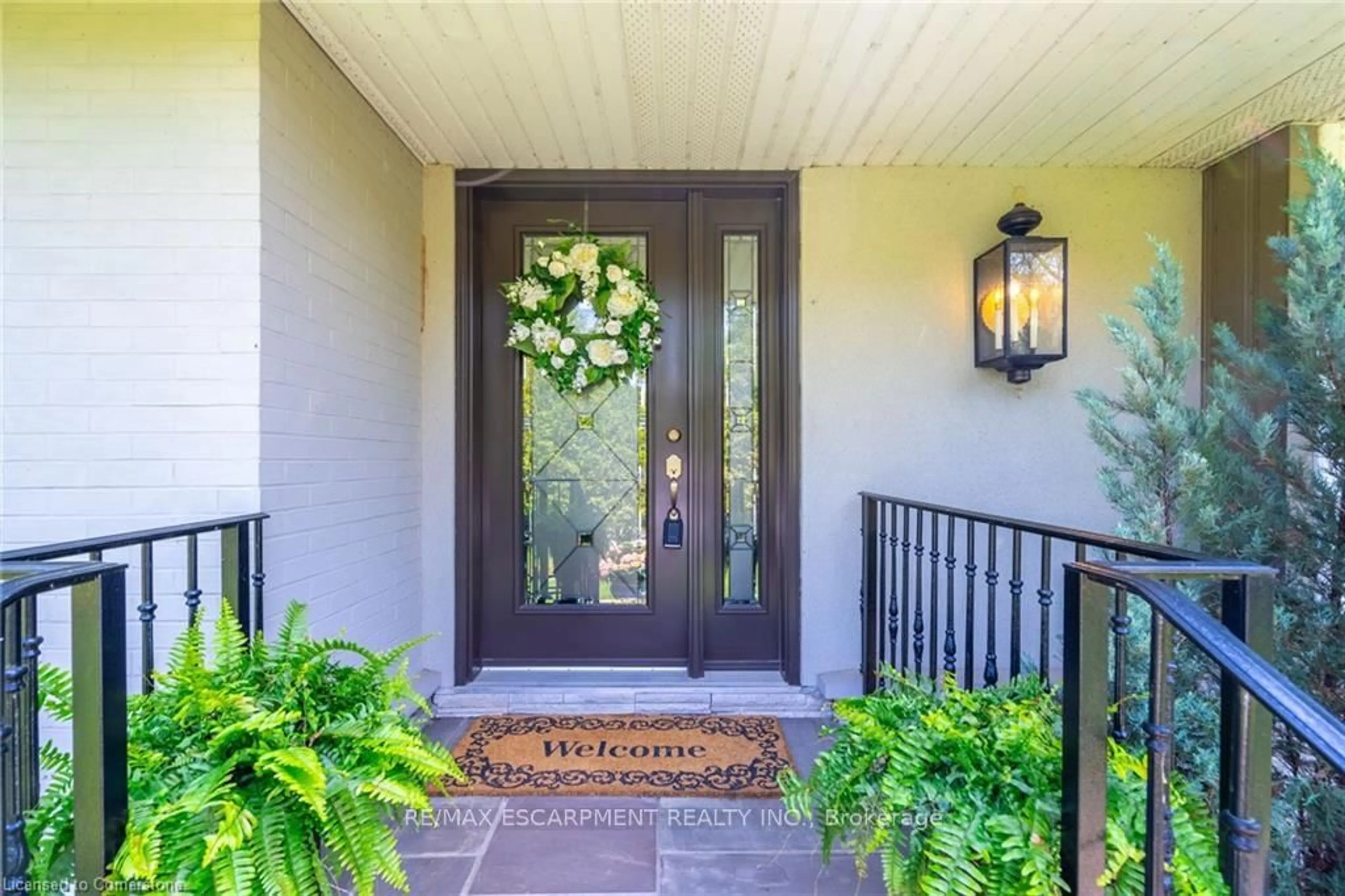 Indoor entryway for 4306 Lakeshore Rd, Burlington Ontario L7L 1A8