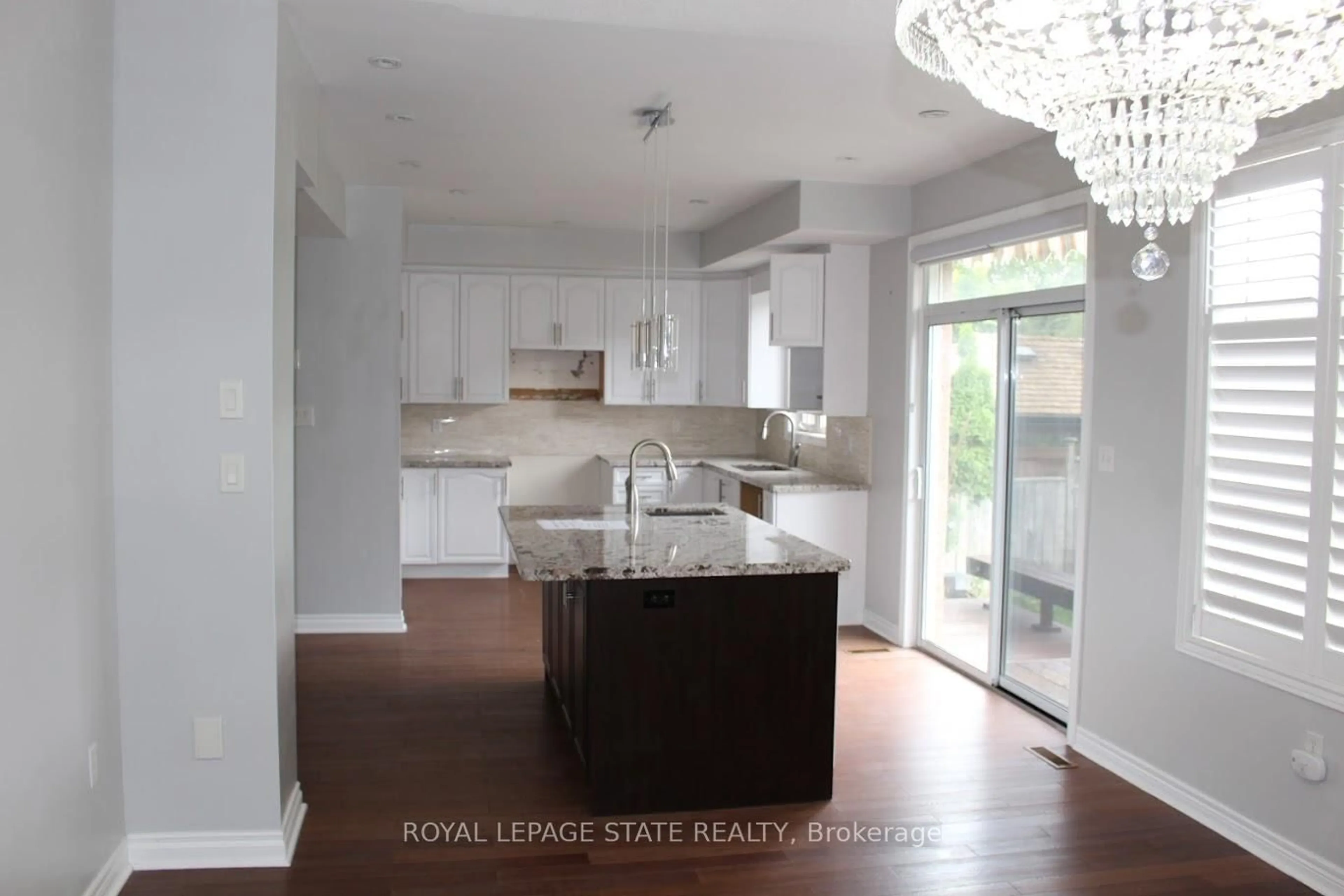 Open concept kitchen, unknown for 2128 Blackforest Cres, Oakville Ontario L6M 4T7