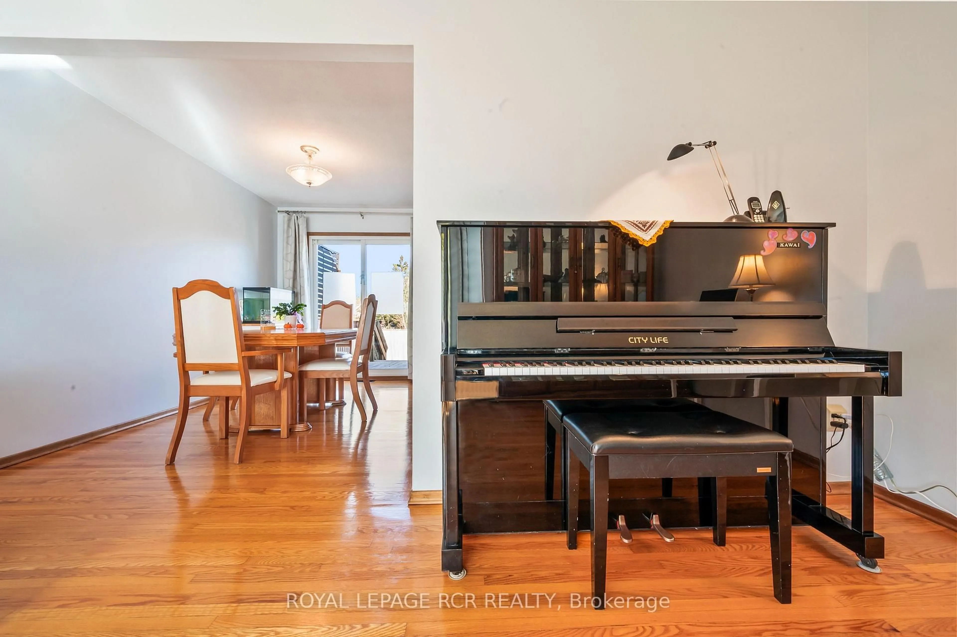 Open concept kitchen, wood/laminate floor for 37 Margaret St, Orangeville Ontario L9W 2N5