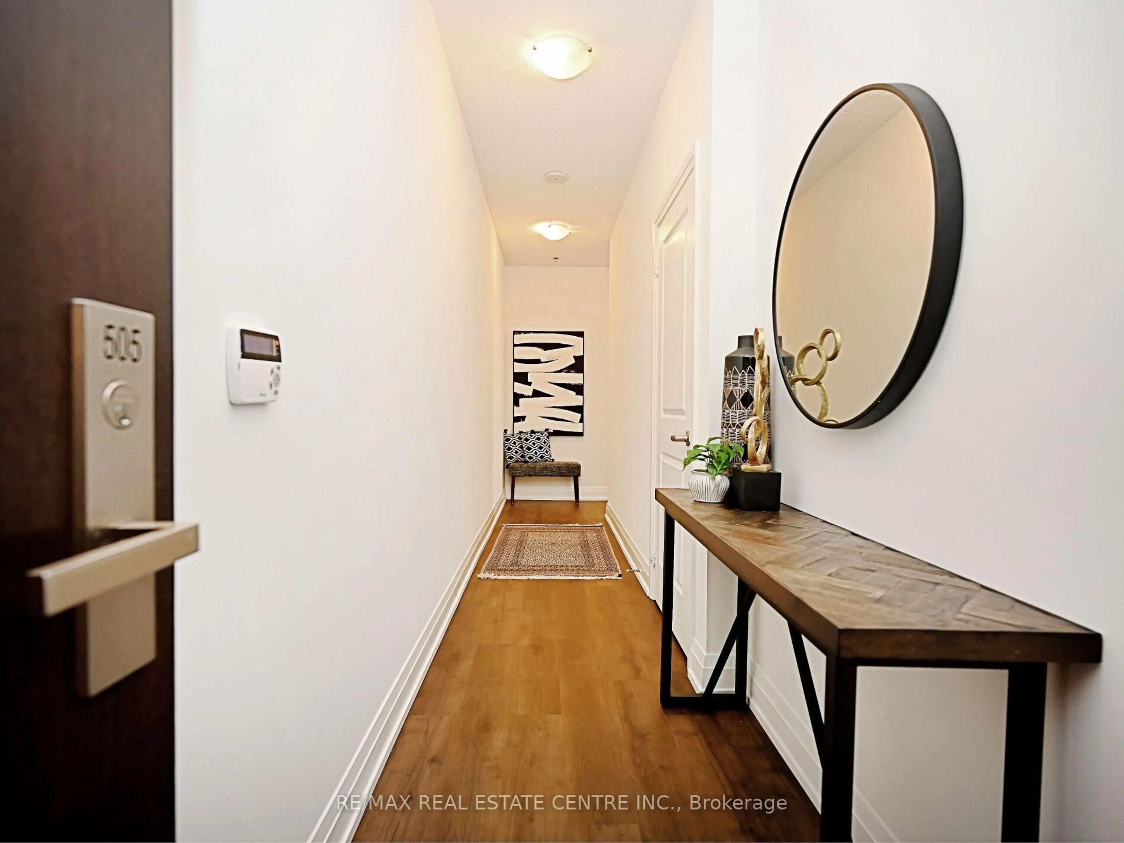 Indoor entryway for 65 Speers Rd #505, Oakville Ontario L6K 0J1