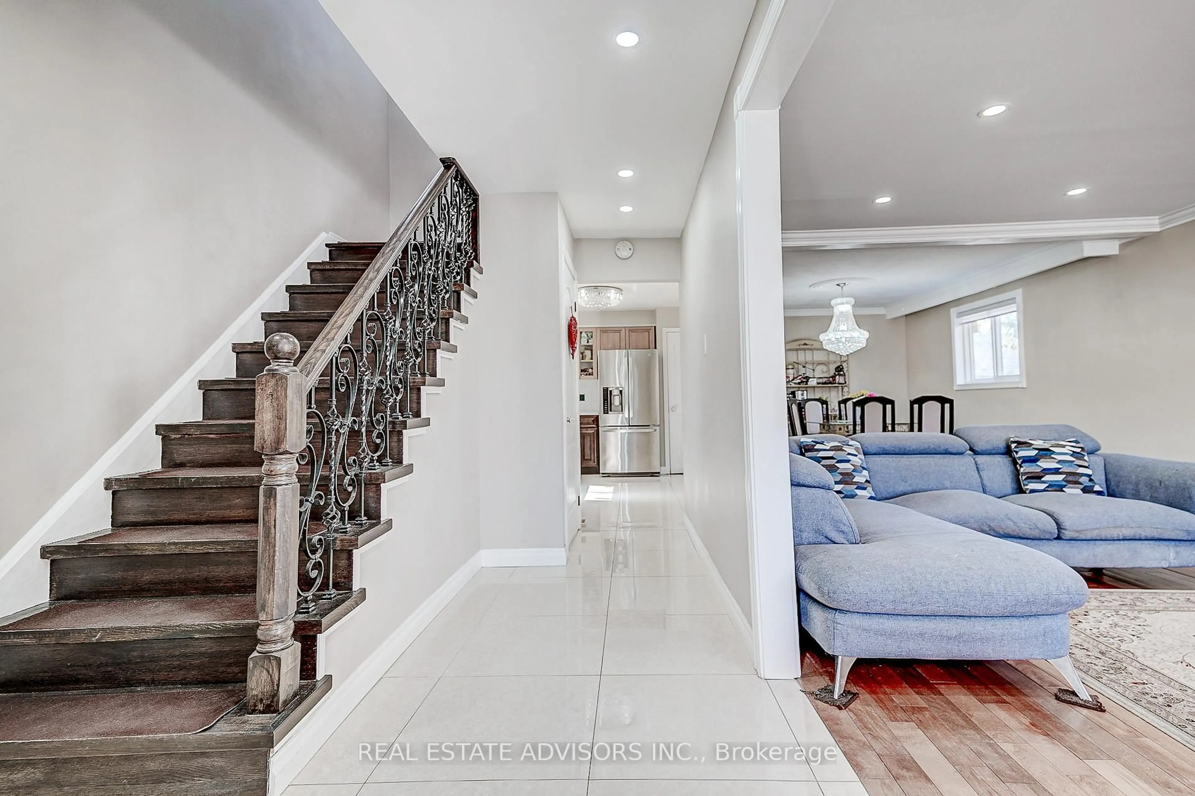 Unknown for 1228 Jane St, Toronto Ontario M6M 4X7