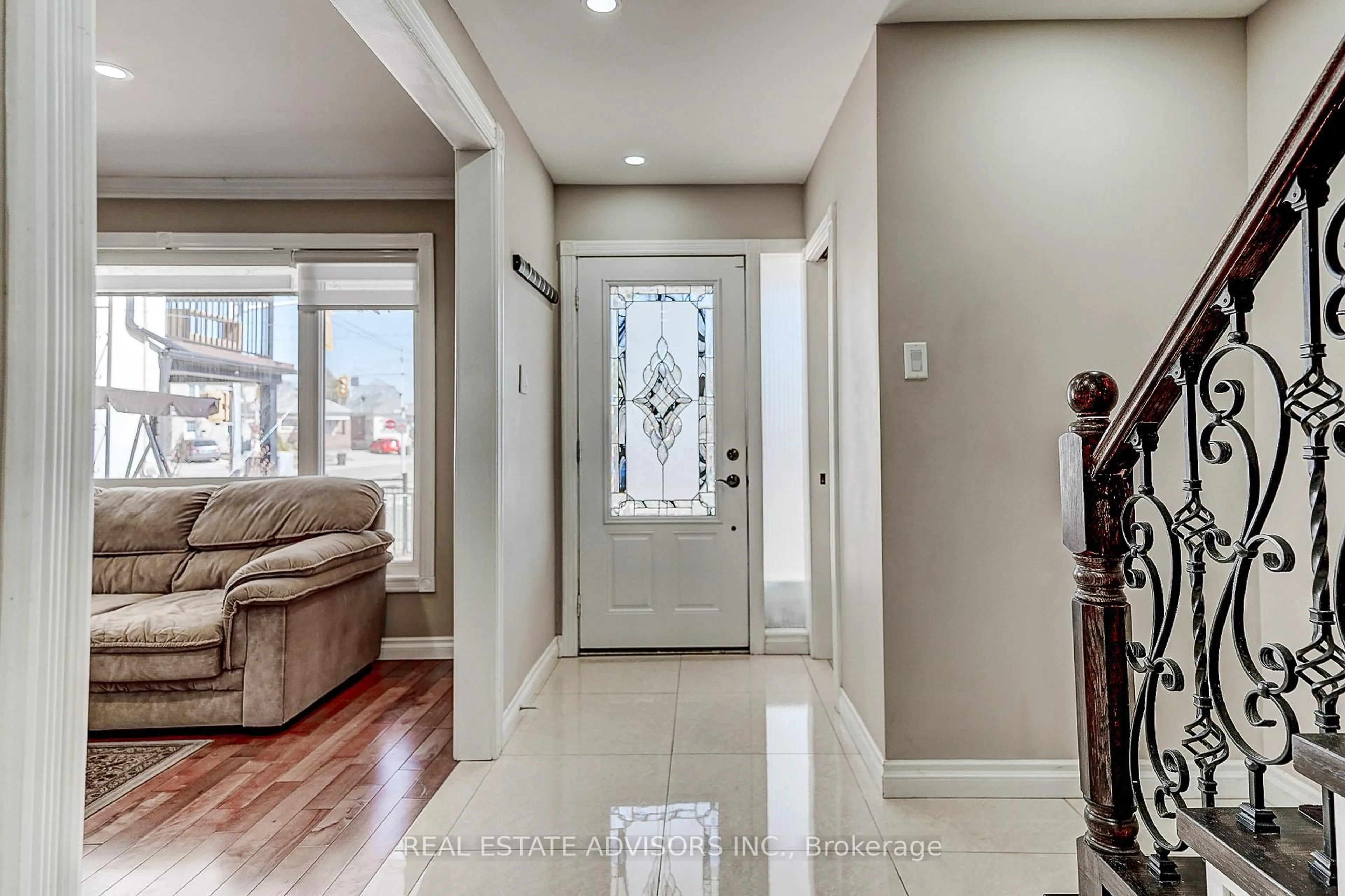 Indoor entryway for 1228 Jane St, Toronto Ontario M6M 4X7