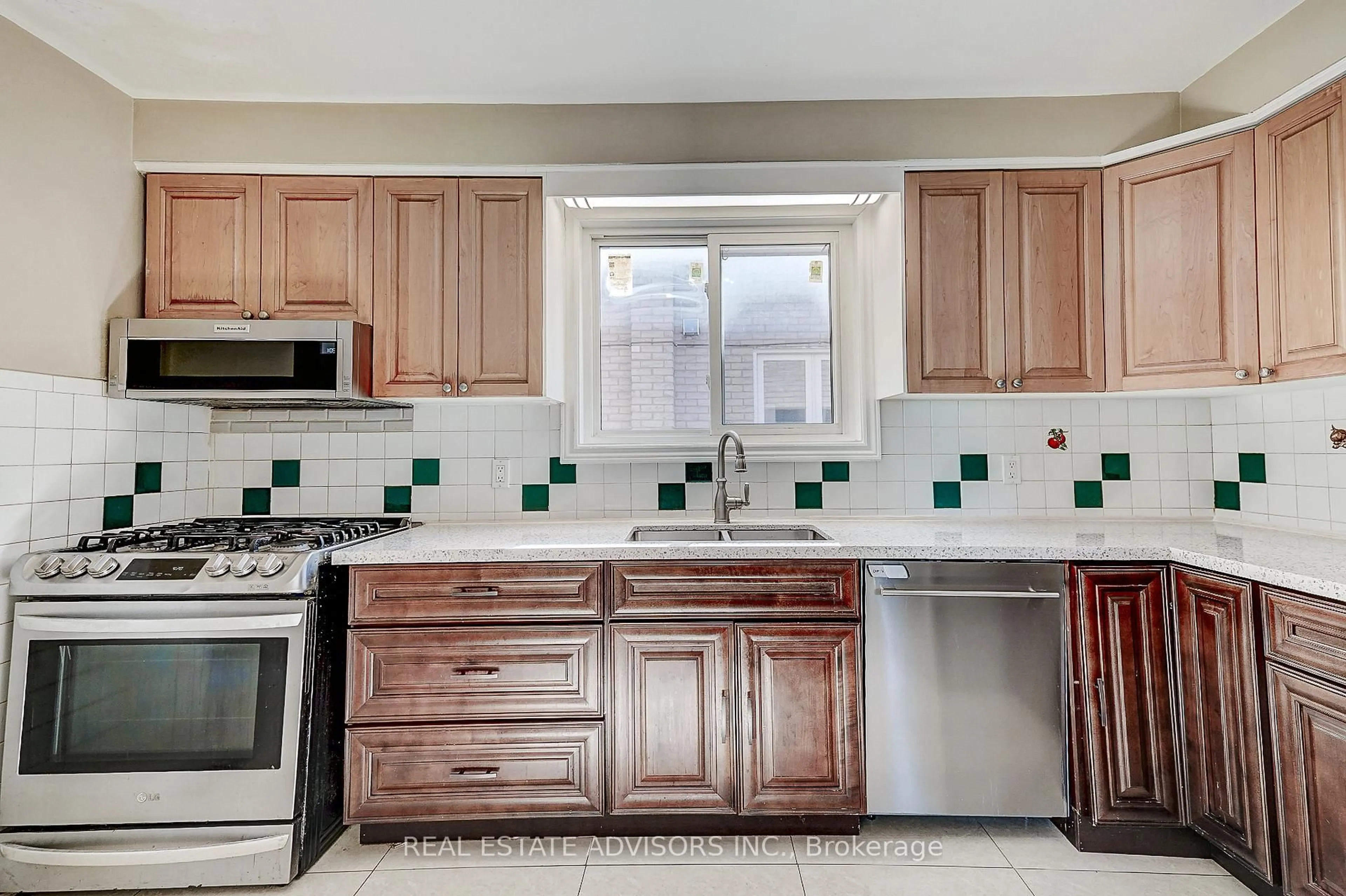 Standard kitchen, ceramic/tile floor for 1228 Jane St, Toronto Ontario M6M 4X7
