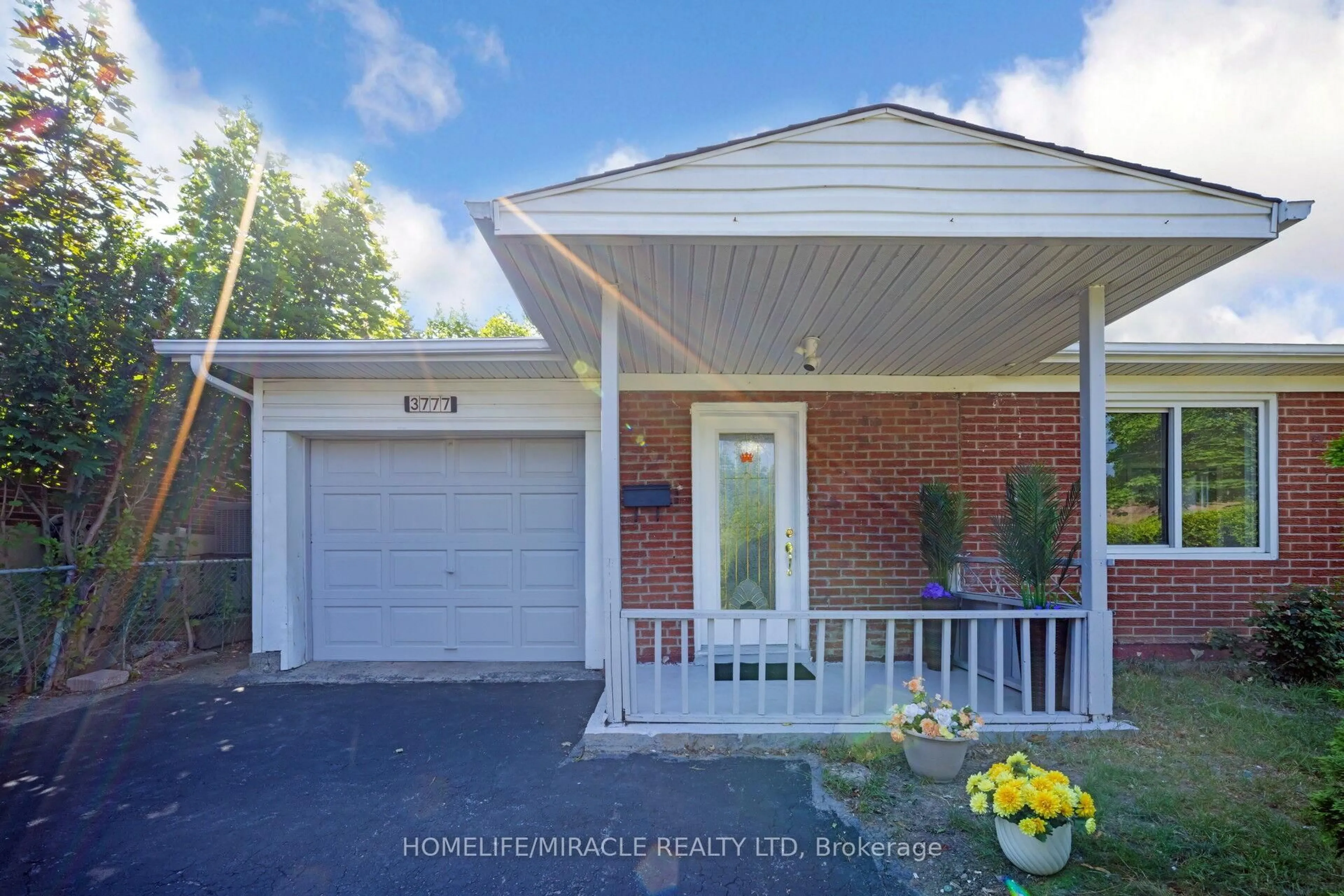 Home with brick exterior material, street for 3777 Woodruff Cres, Mississauga Ontario L4T 1T8