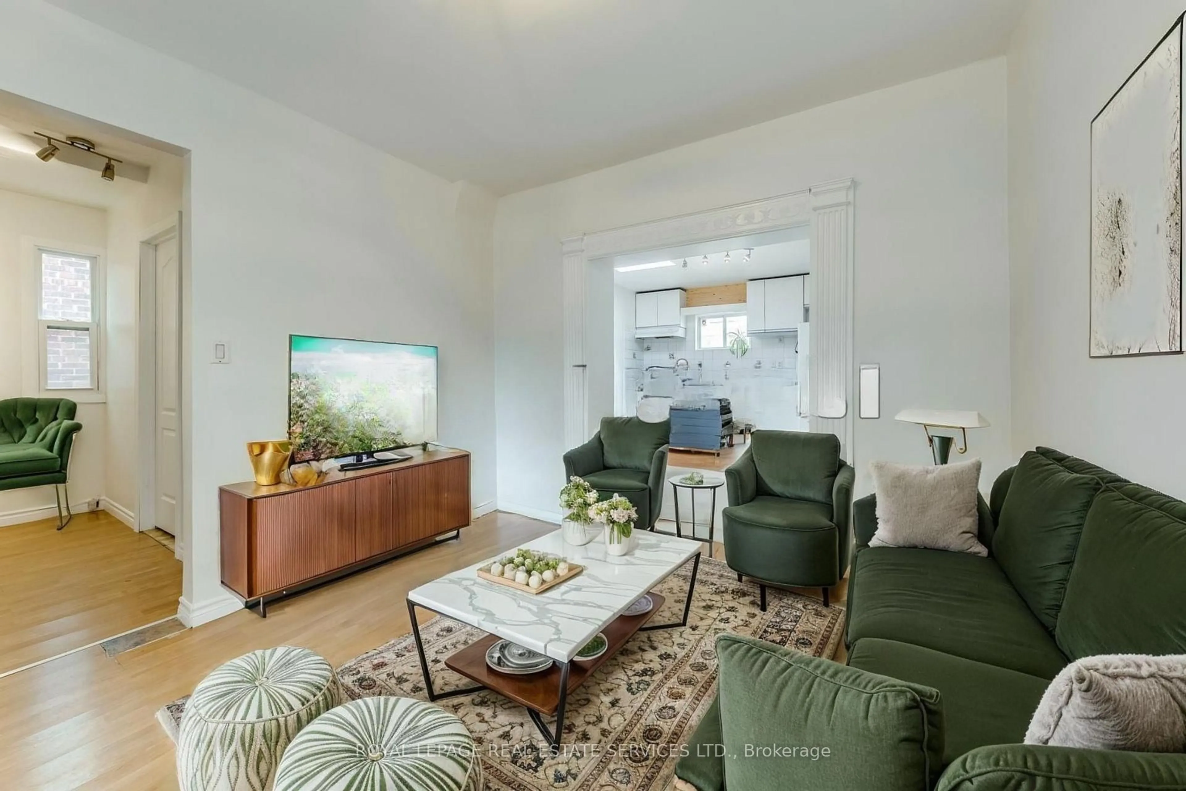 Living room with furniture, unknown for 1516 Davenport Rd, Toronto Ontario M6H 2H8