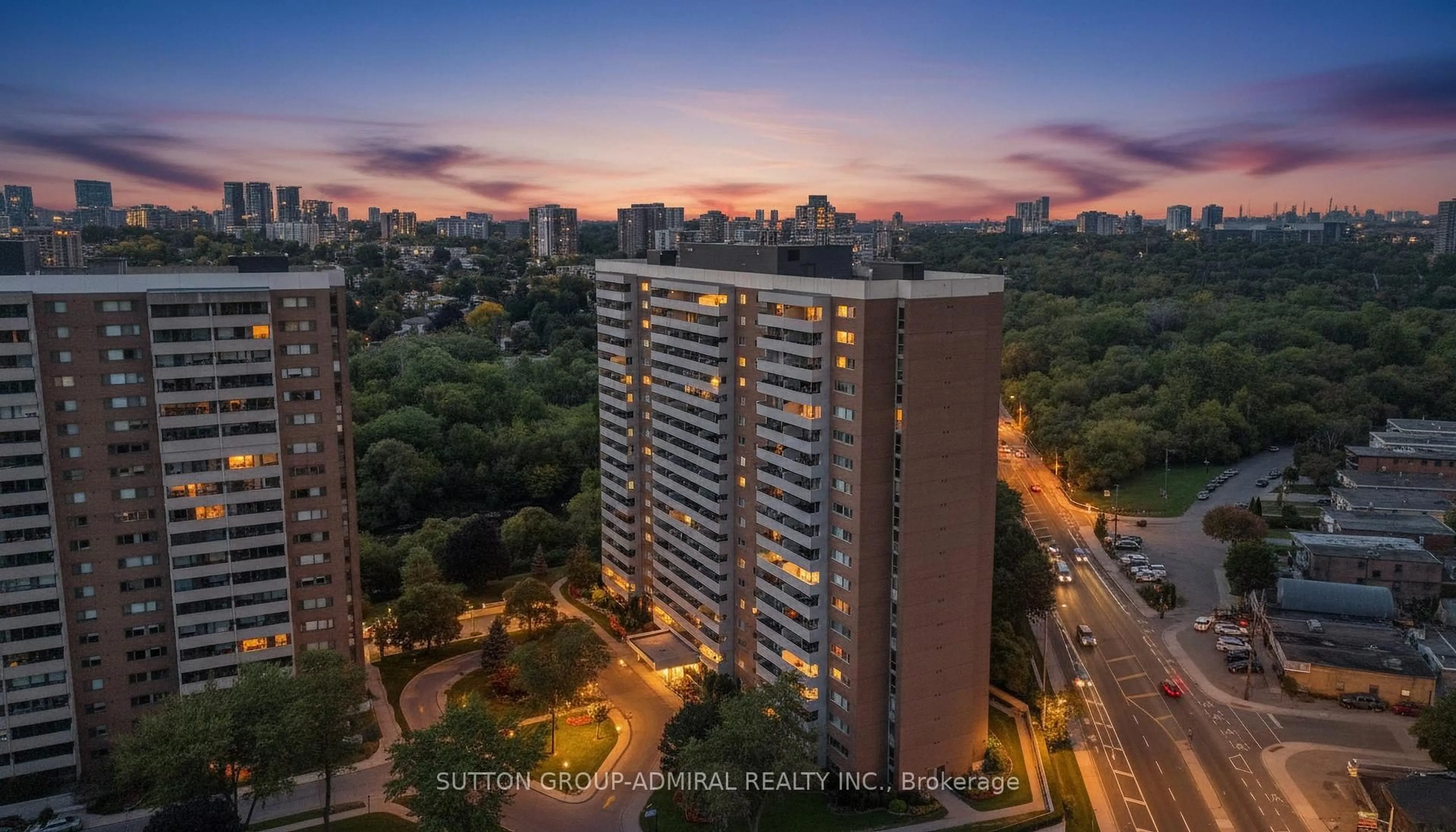 A pic from outside/outdoor area/front of a property/back of a property/a pic from drone, city buildings view from balcony for 270 Scarlett Rd #1001, Toronto Ontario M6N 4X7