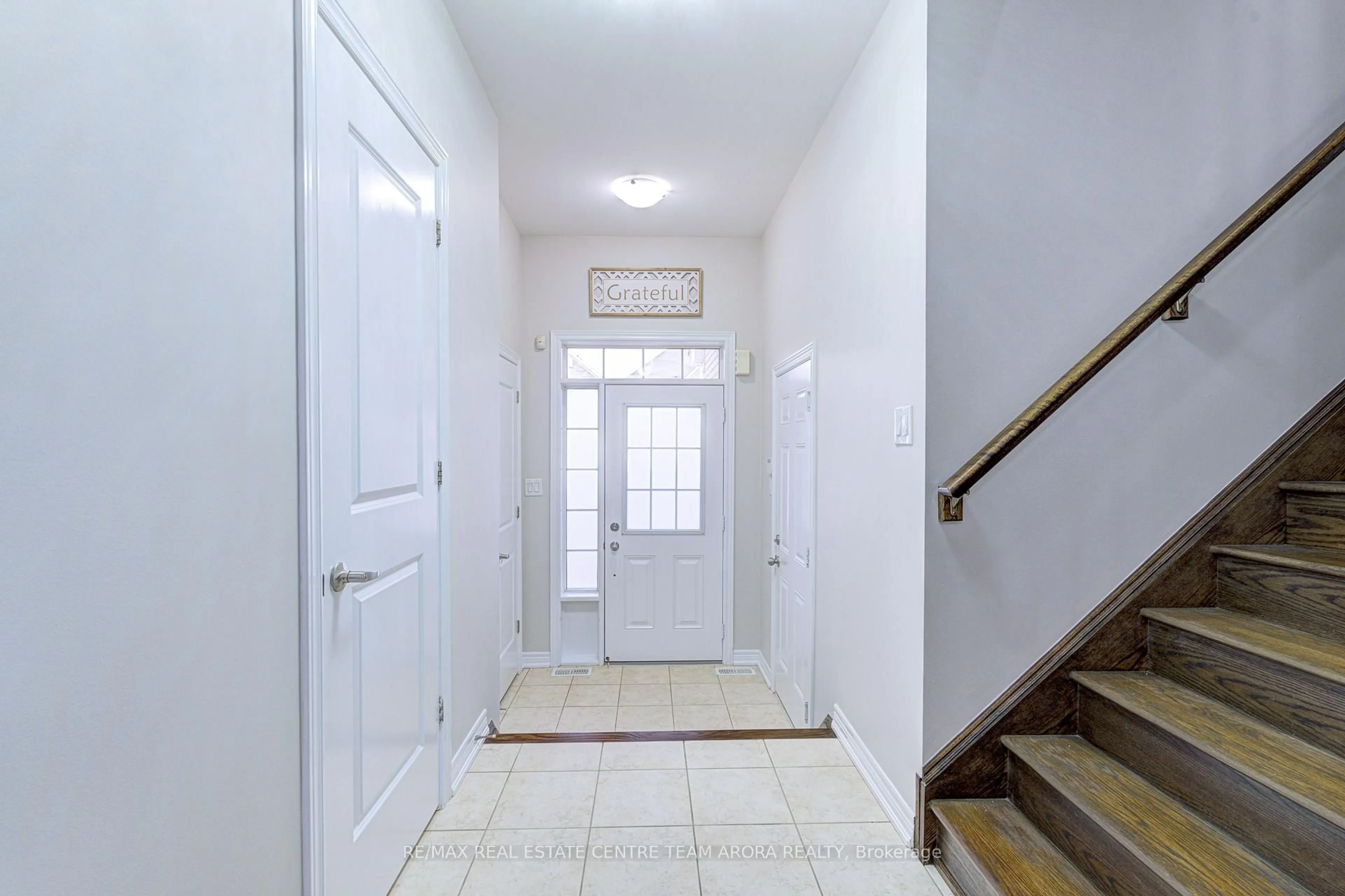 Indoor entryway for 66 Swanton Rd, Brampton Ontario L6X 0Y9