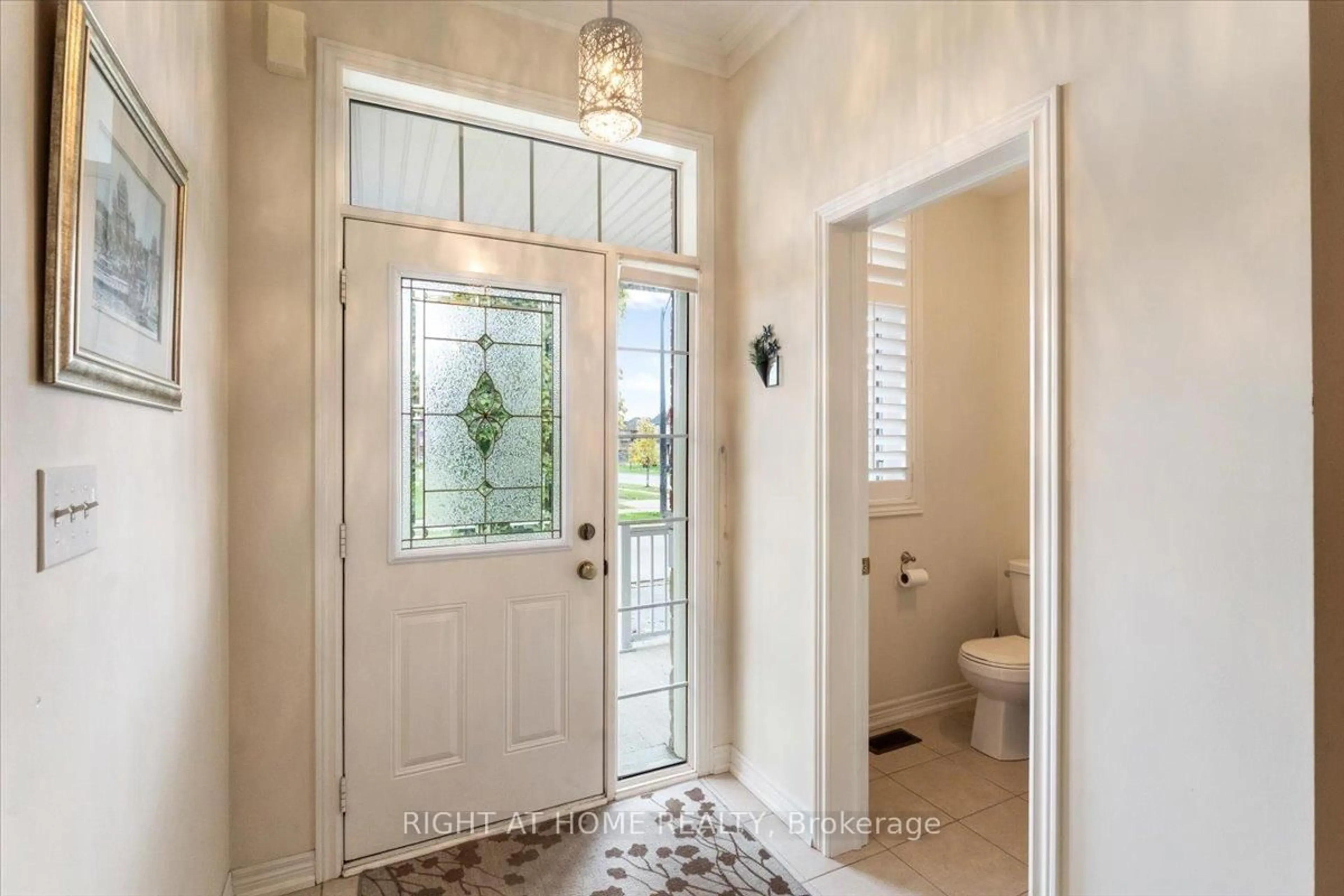 Indoor entryway for 3229 Stoney Cres, Mississauga Ontario L5M 0V4