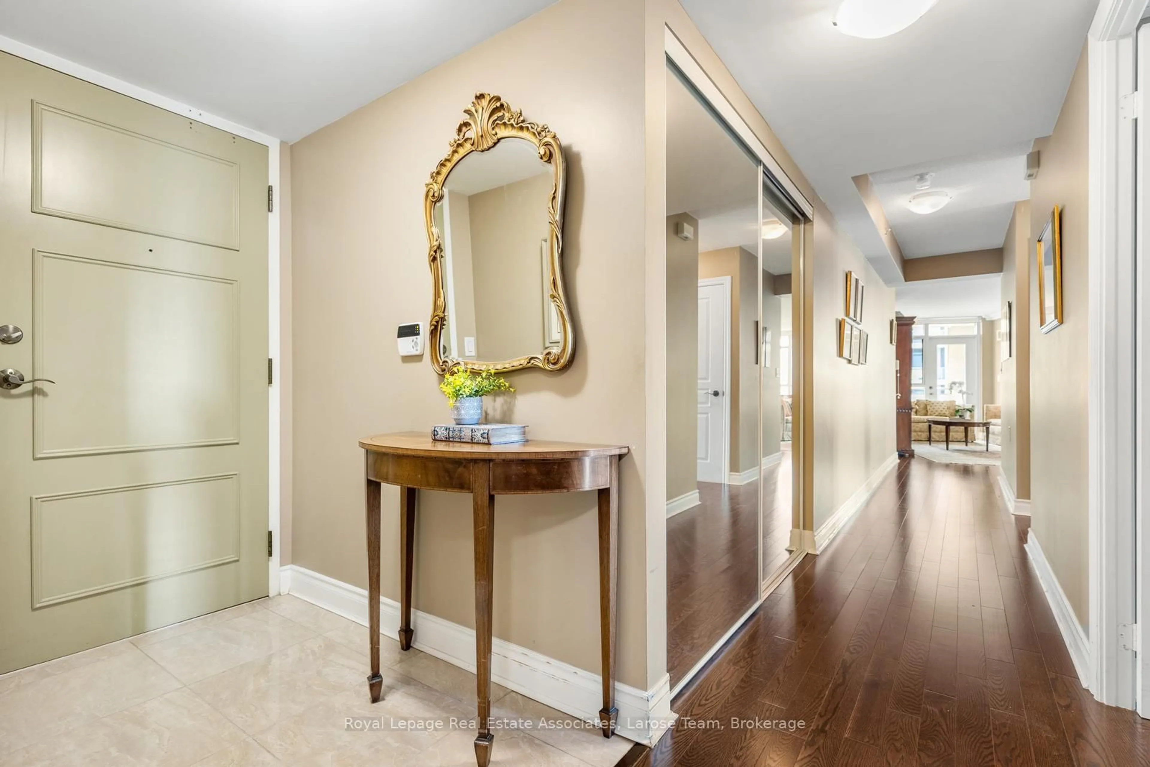 Indoor entryway for 3 Marine Parade Dr #1607, Toronto Ontario M8V 3Z5