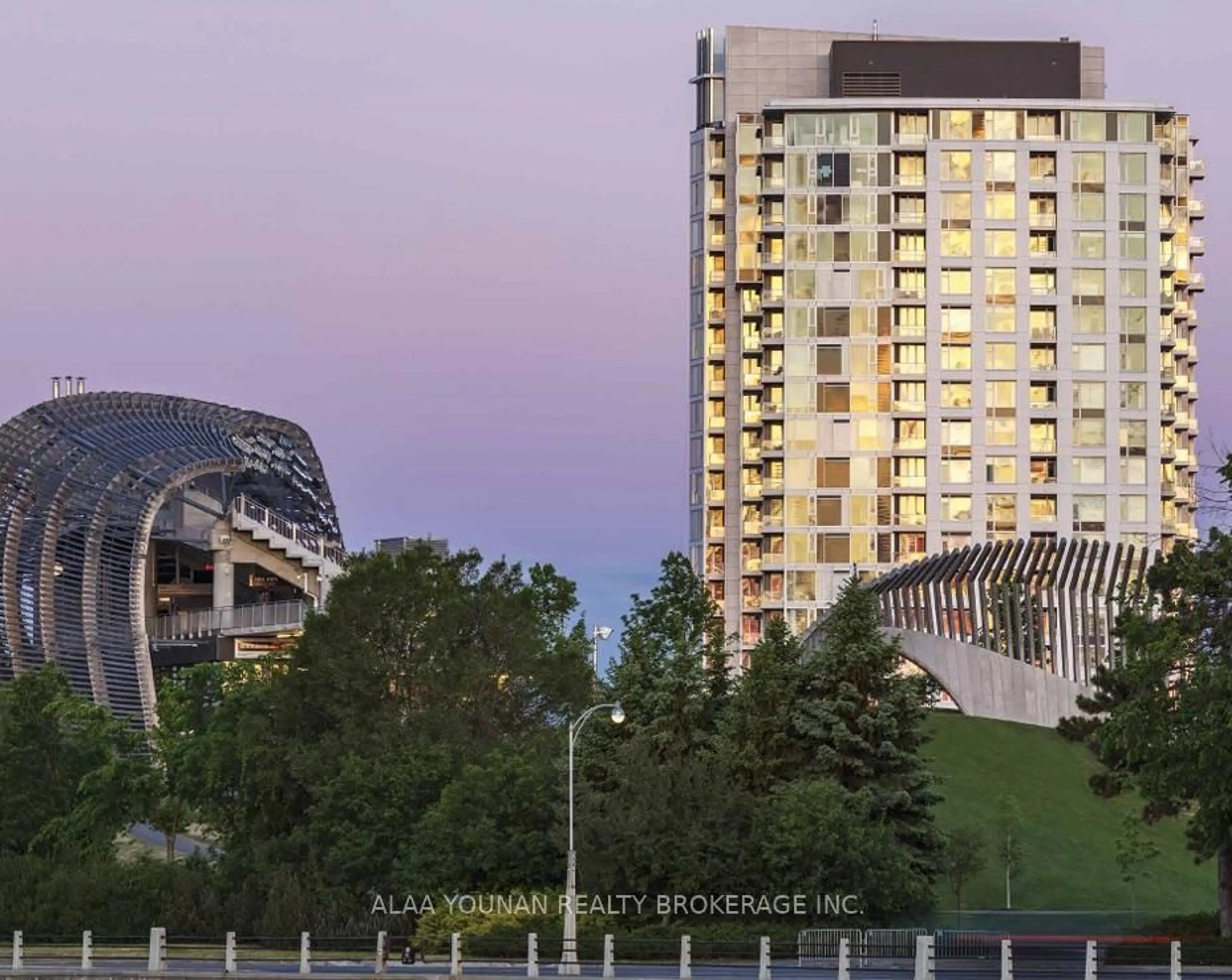 Unknown for 3075 Trafalgar Rd #102, Oakville Ontario L6H 7C2