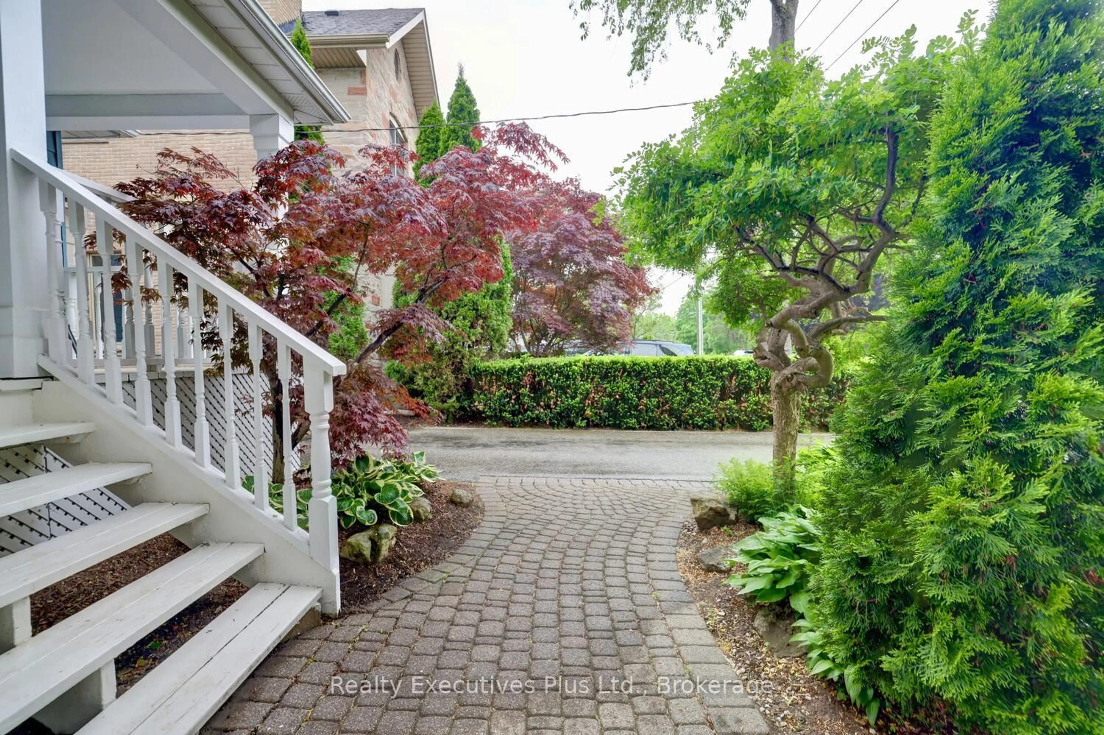 Patio, street for 322 Pine Ave, Oakville Ontario L6J 2J9