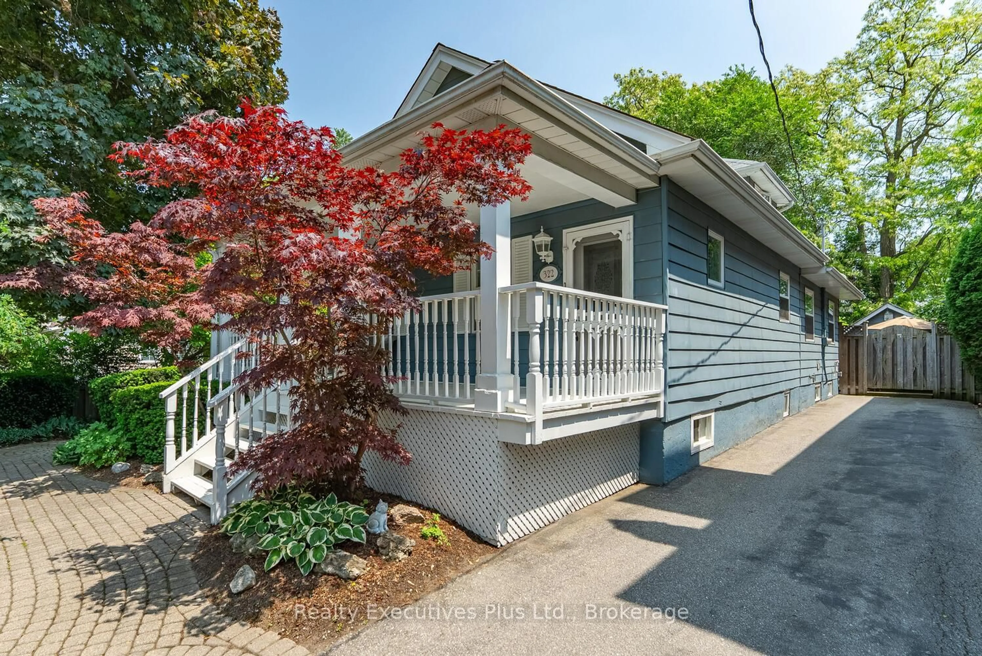 Home with vinyl exterior material, street for 322 Pine Ave, Oakville Ontario L6J 2J9