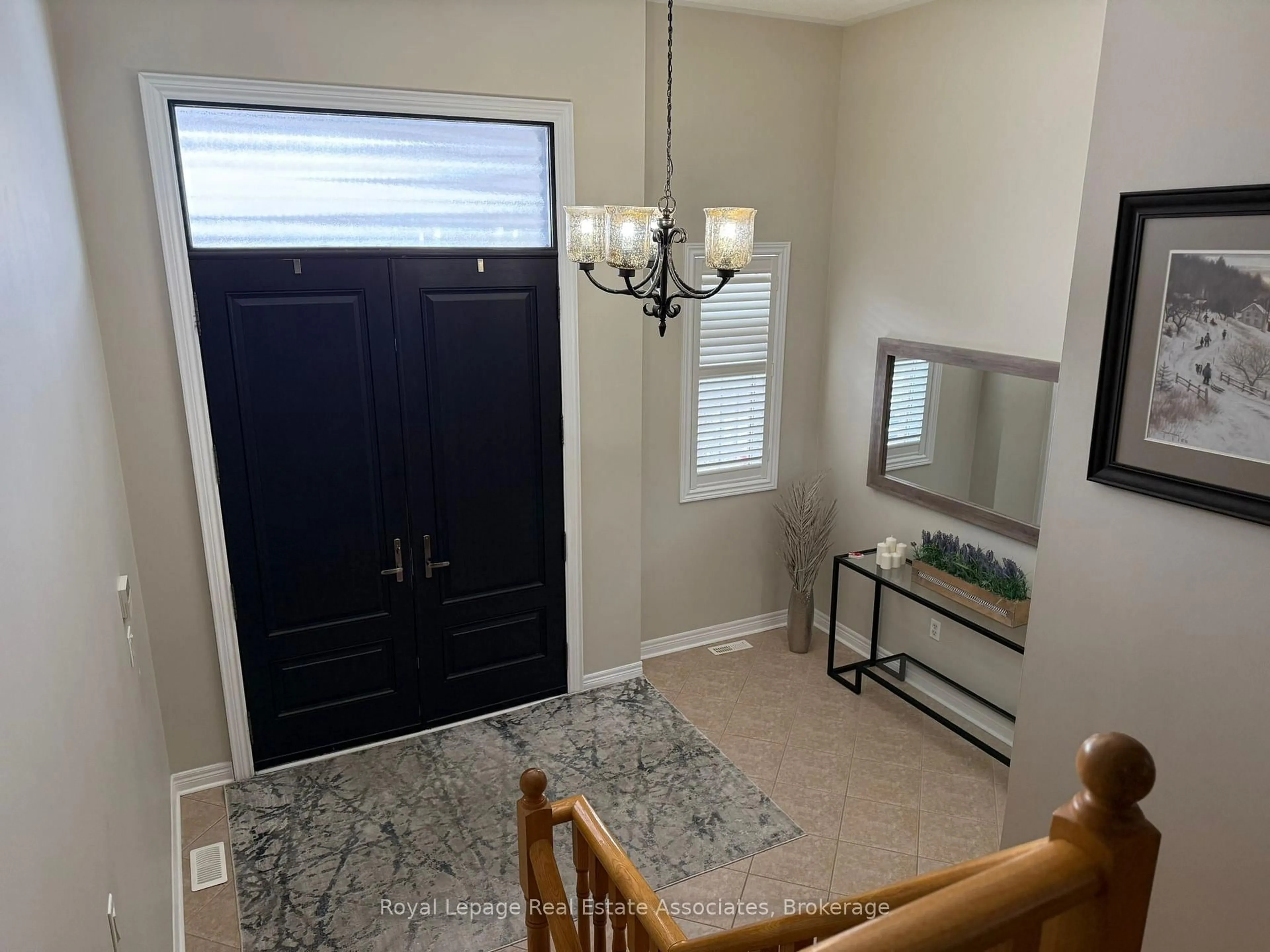 Indoor entryway for 37 Chevrolet Dr, Brampton Ontario L7A 3C3