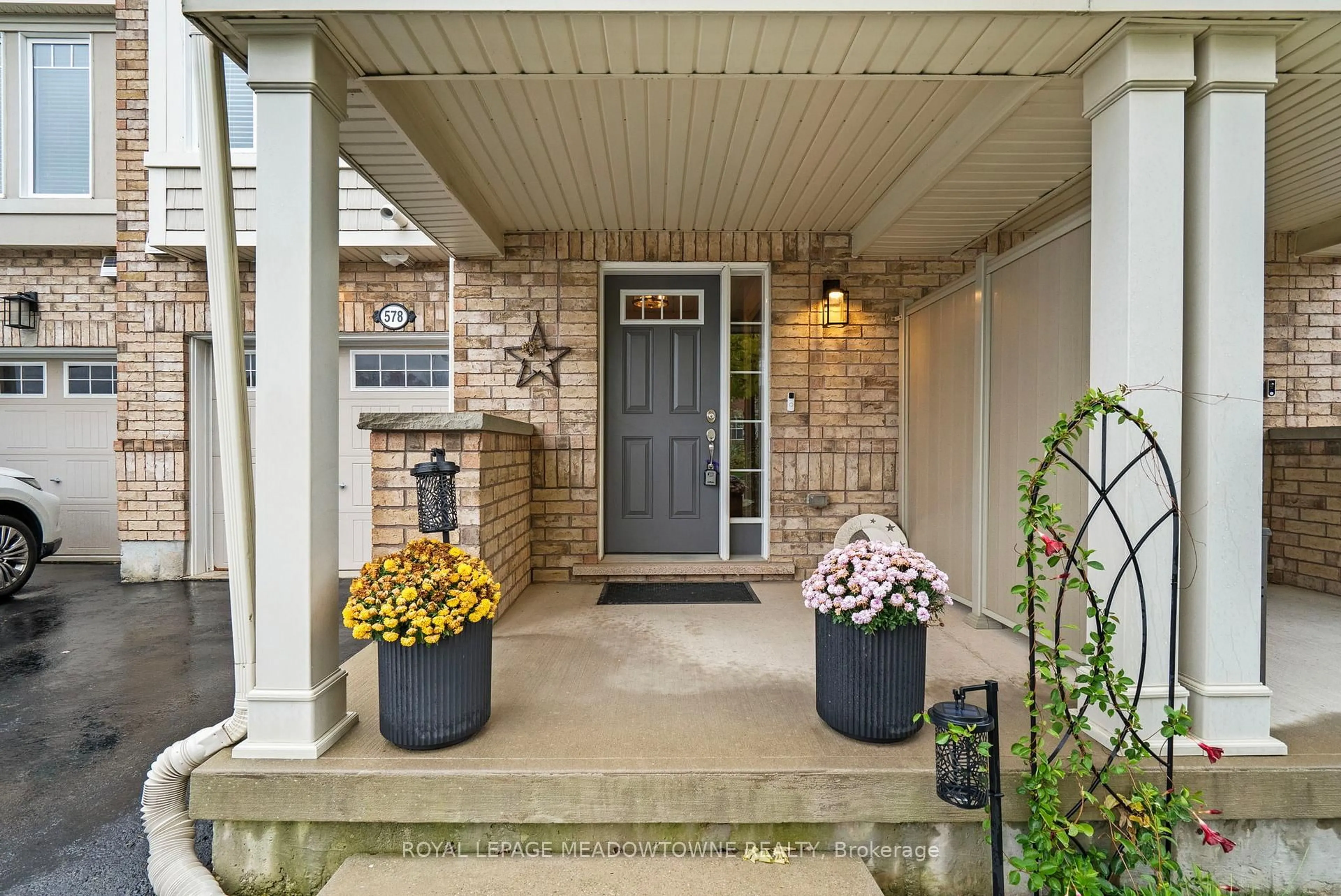 Indoor entryway for 578 Pharo Pt, Milton Ontario L9T 8H7