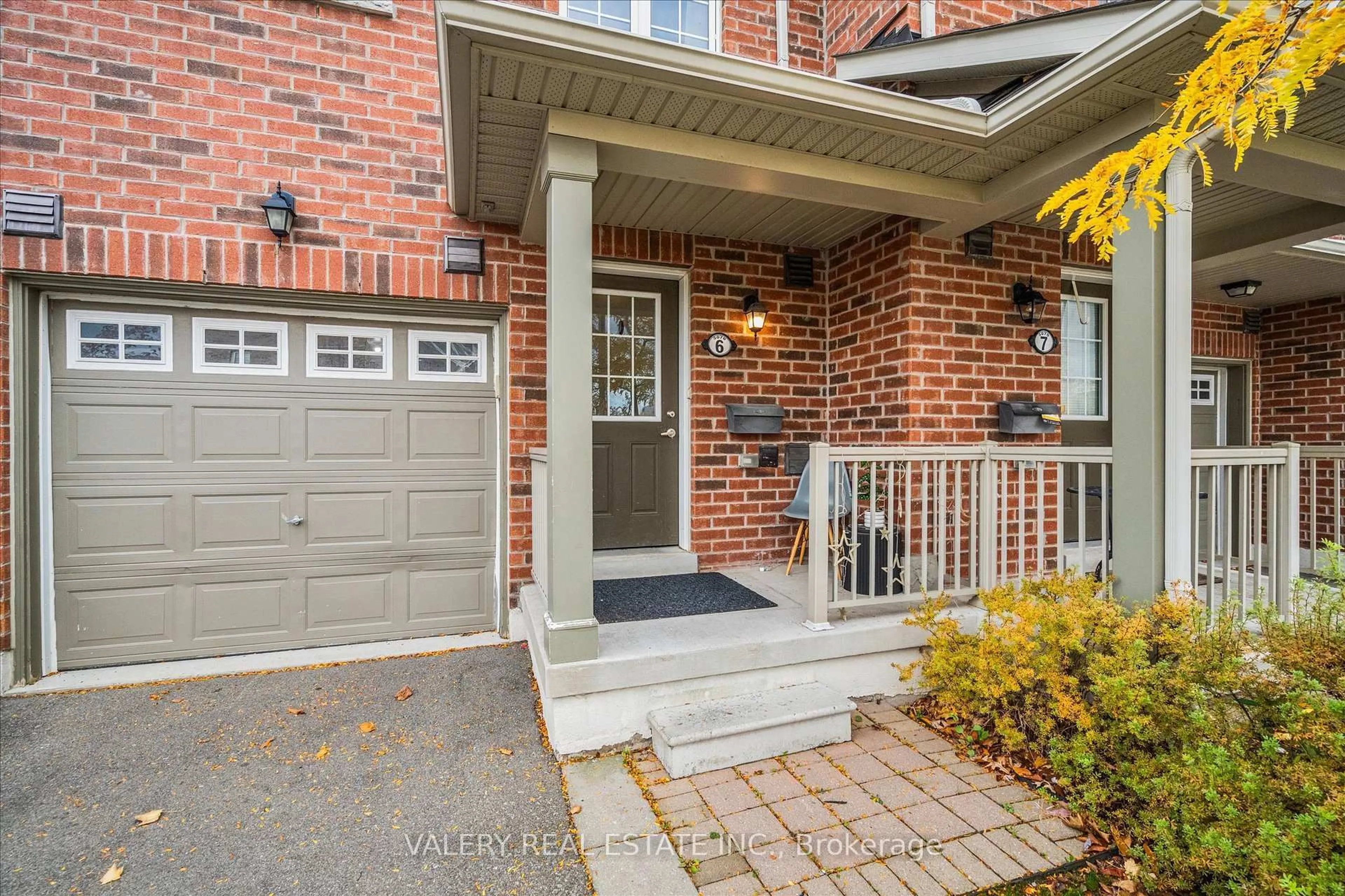 Home with brick exterior material, street for 5070 Harvard Rd Rd #6, Mississauga Ontario L5M 0X1