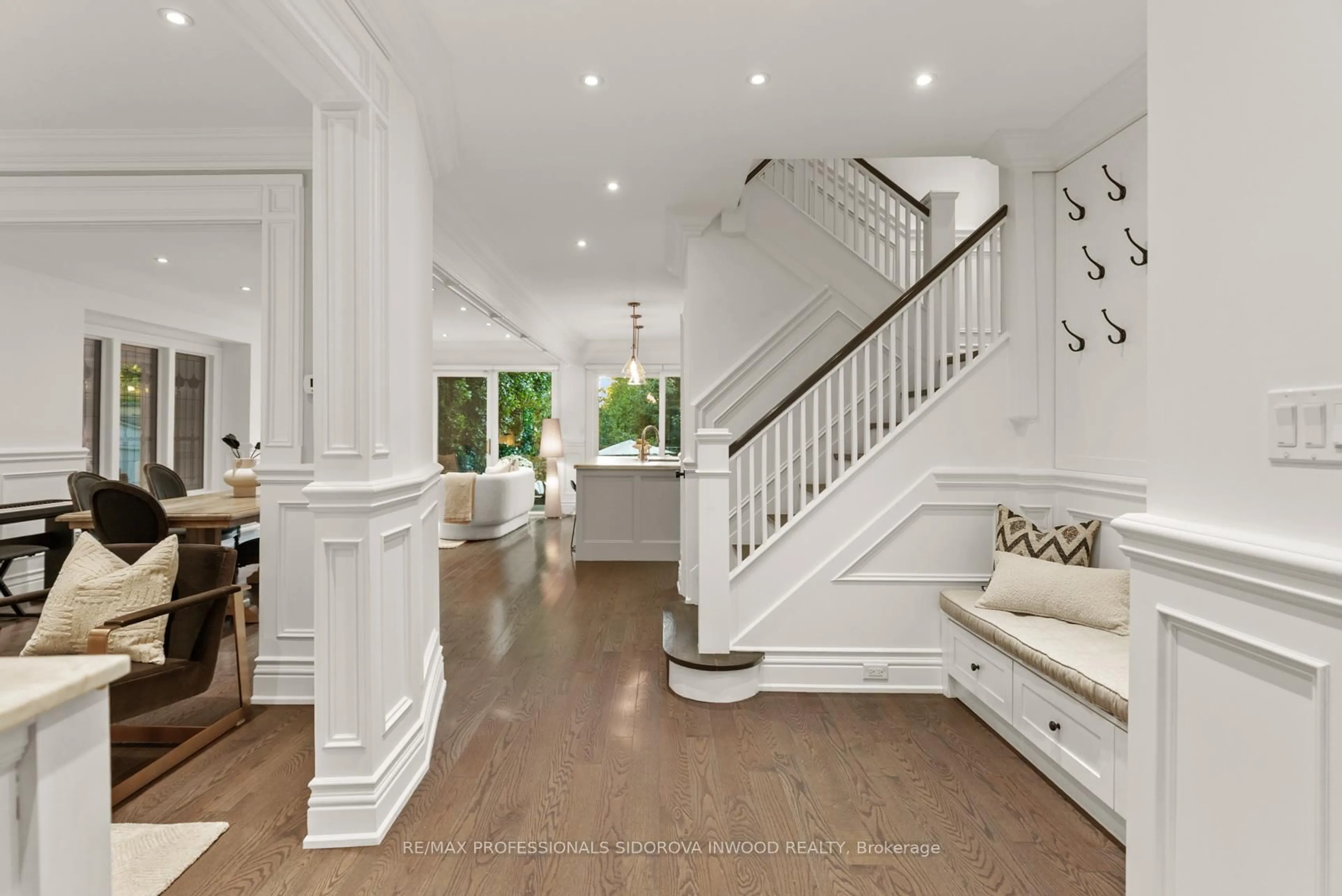 Indoor entryway for 260 Indian Rd, Toronto Ontario M6R 2X2