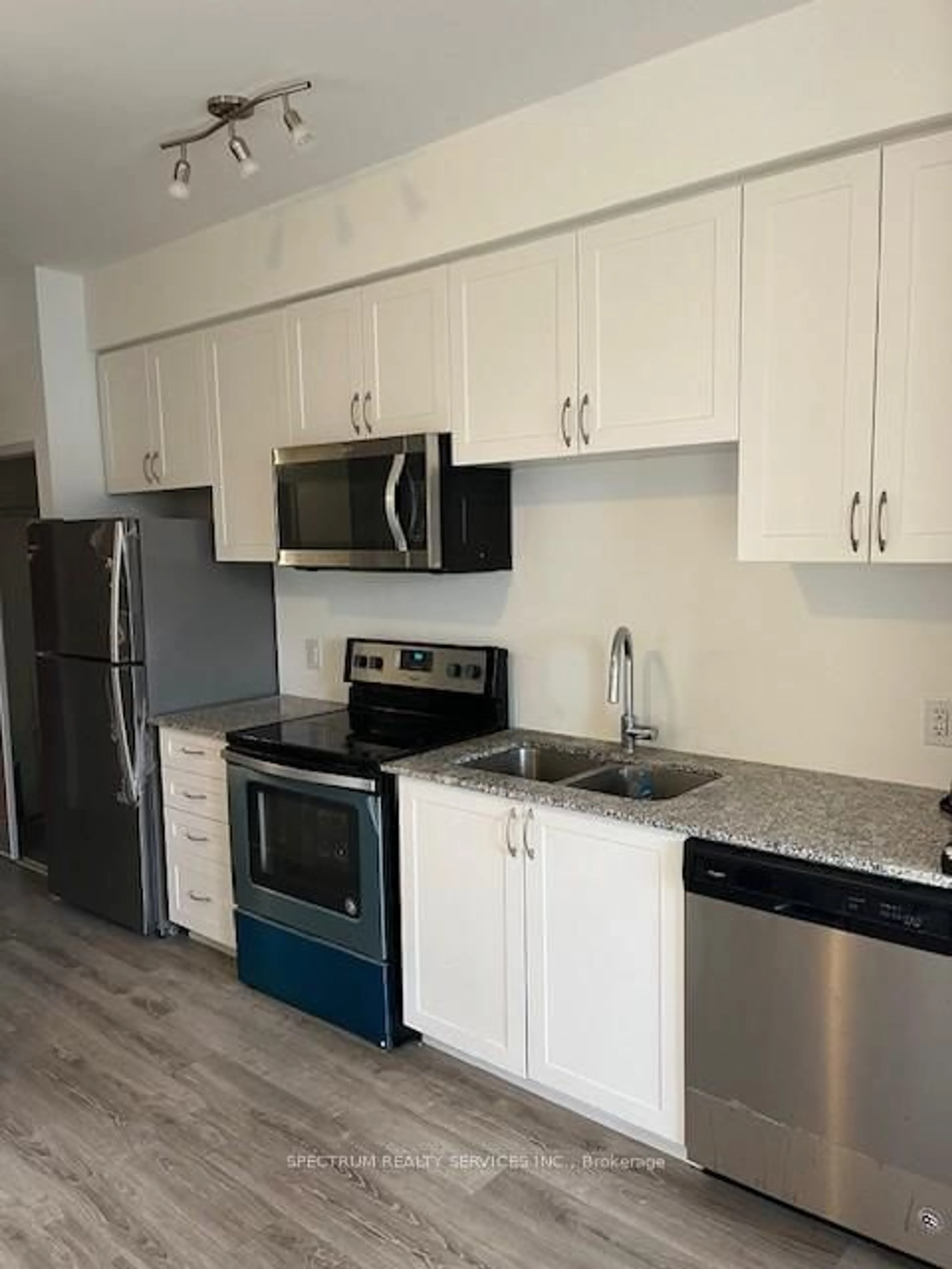 Standard kitchen, wood/laminate floor for 2800 KEELE St #409, Toronto Ontario M3M 2G4