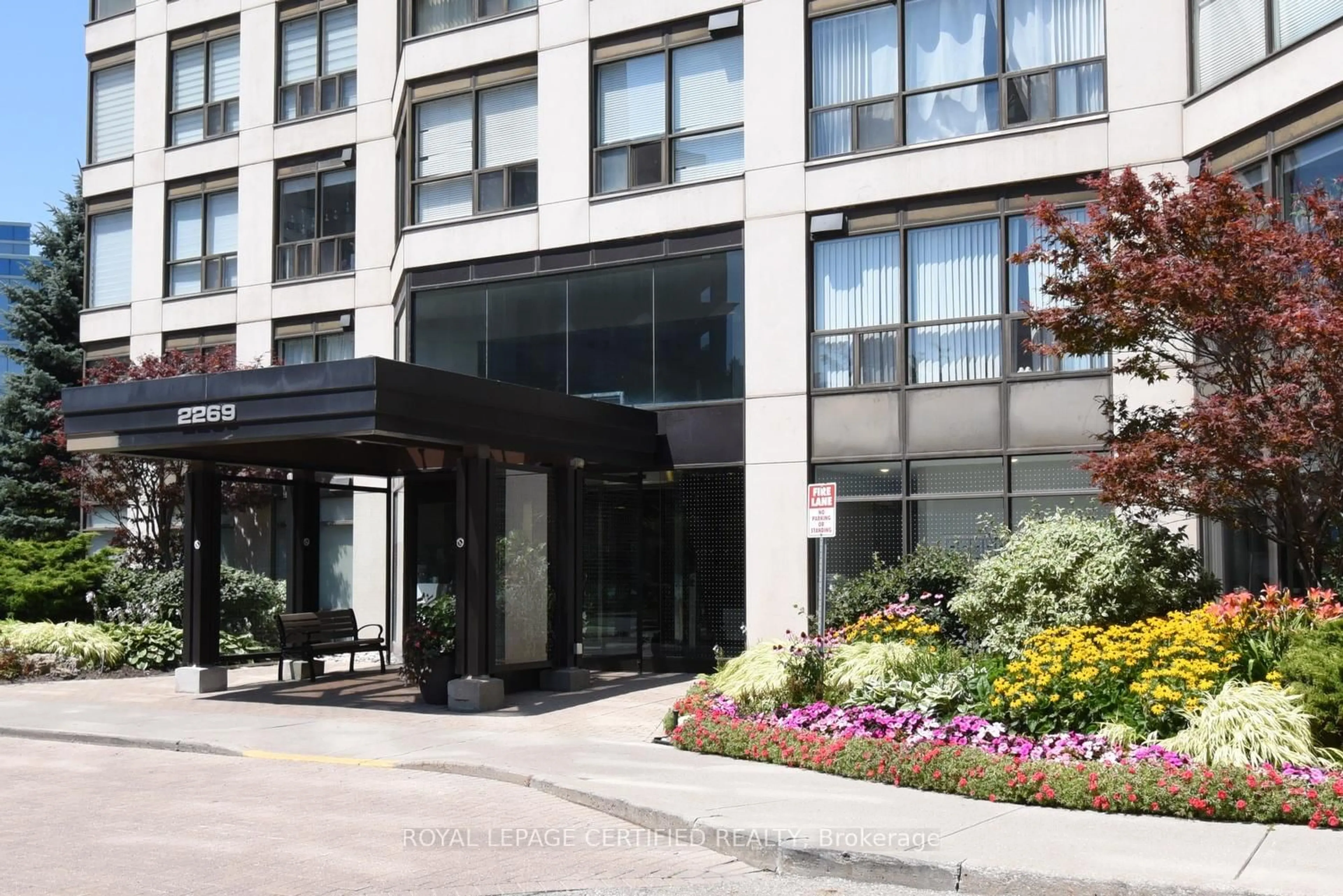 Indoor foyer for 2269 Lake Shore Blvd #2302, Toronto Ontario M8V 3X6