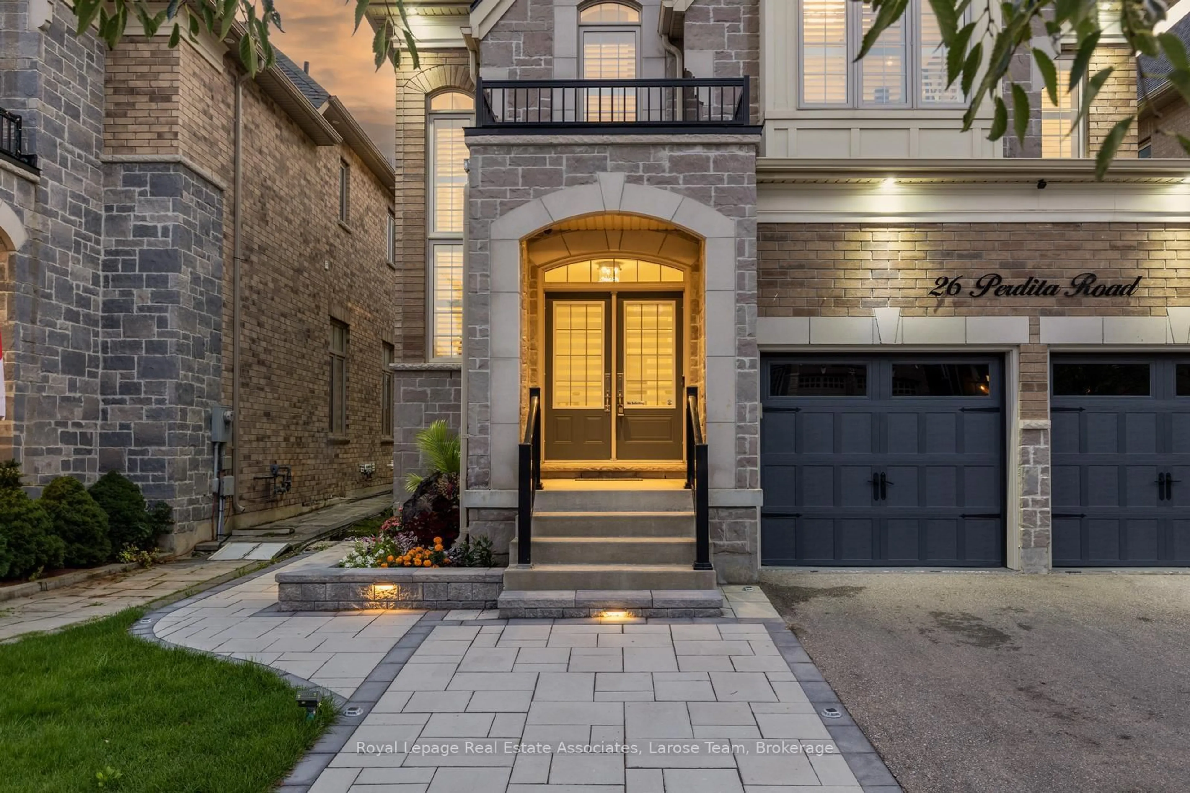 Indoor entryway for 26 Perdita Rd, Brampton Ontario L6Y 6B3