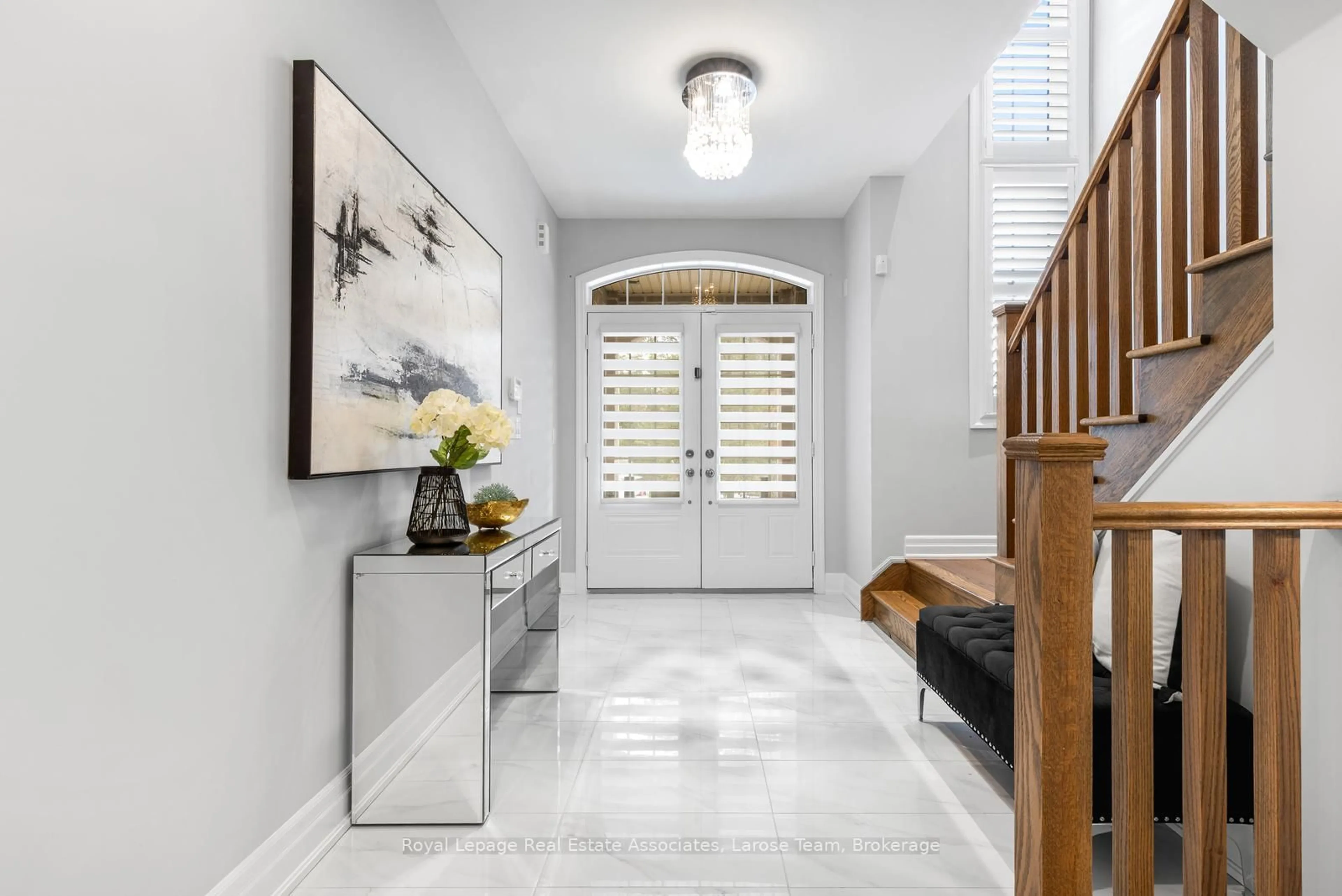 Indoor entryway for 26 Perdita Rd, Brampton Ontario L6Y 6B3