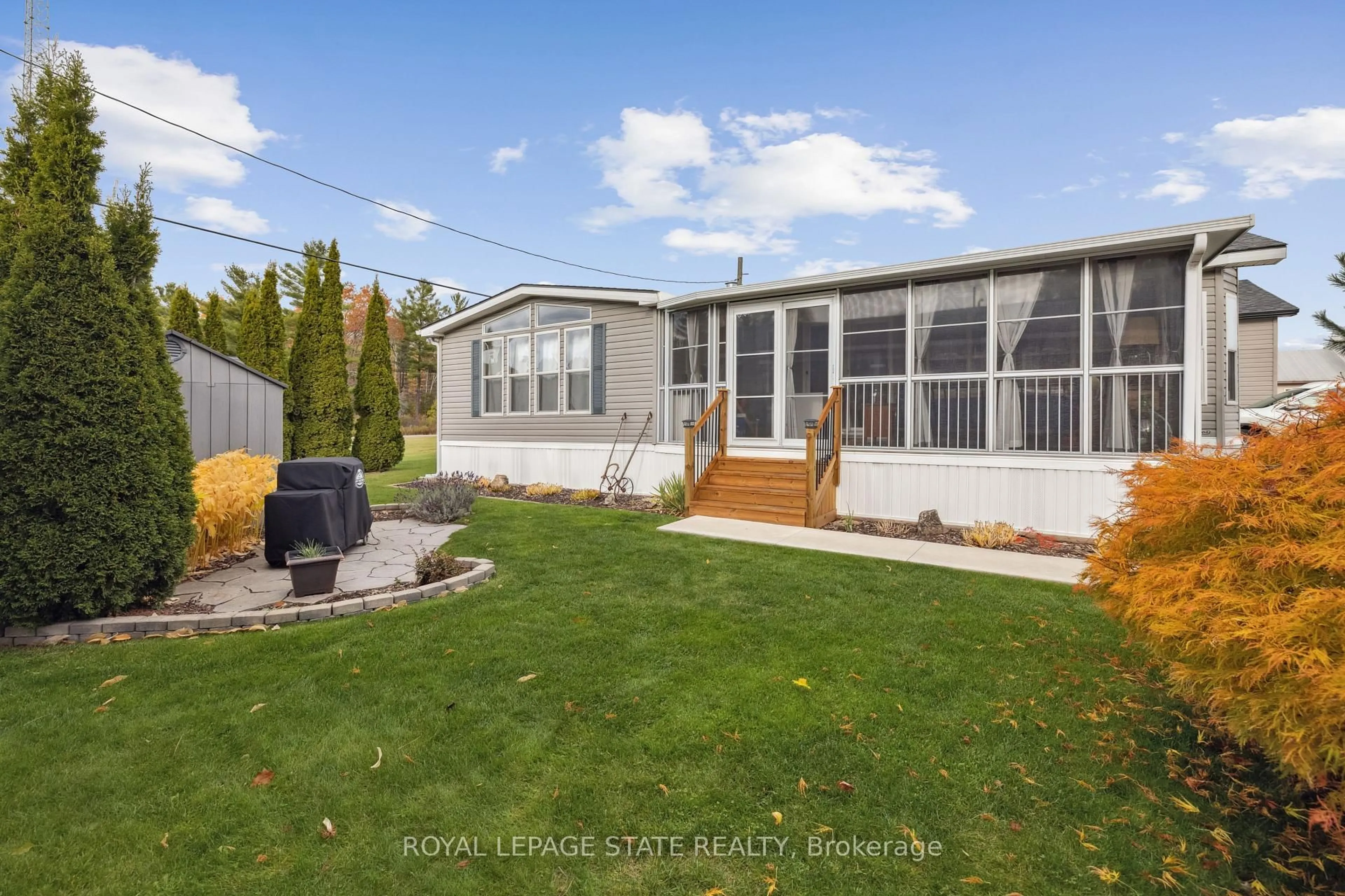 Home with vinyl exterior material, water/lake/river/ocean view for 4449 Milburough Line #13 Spruce, Burlington Ontario L7P 0C5