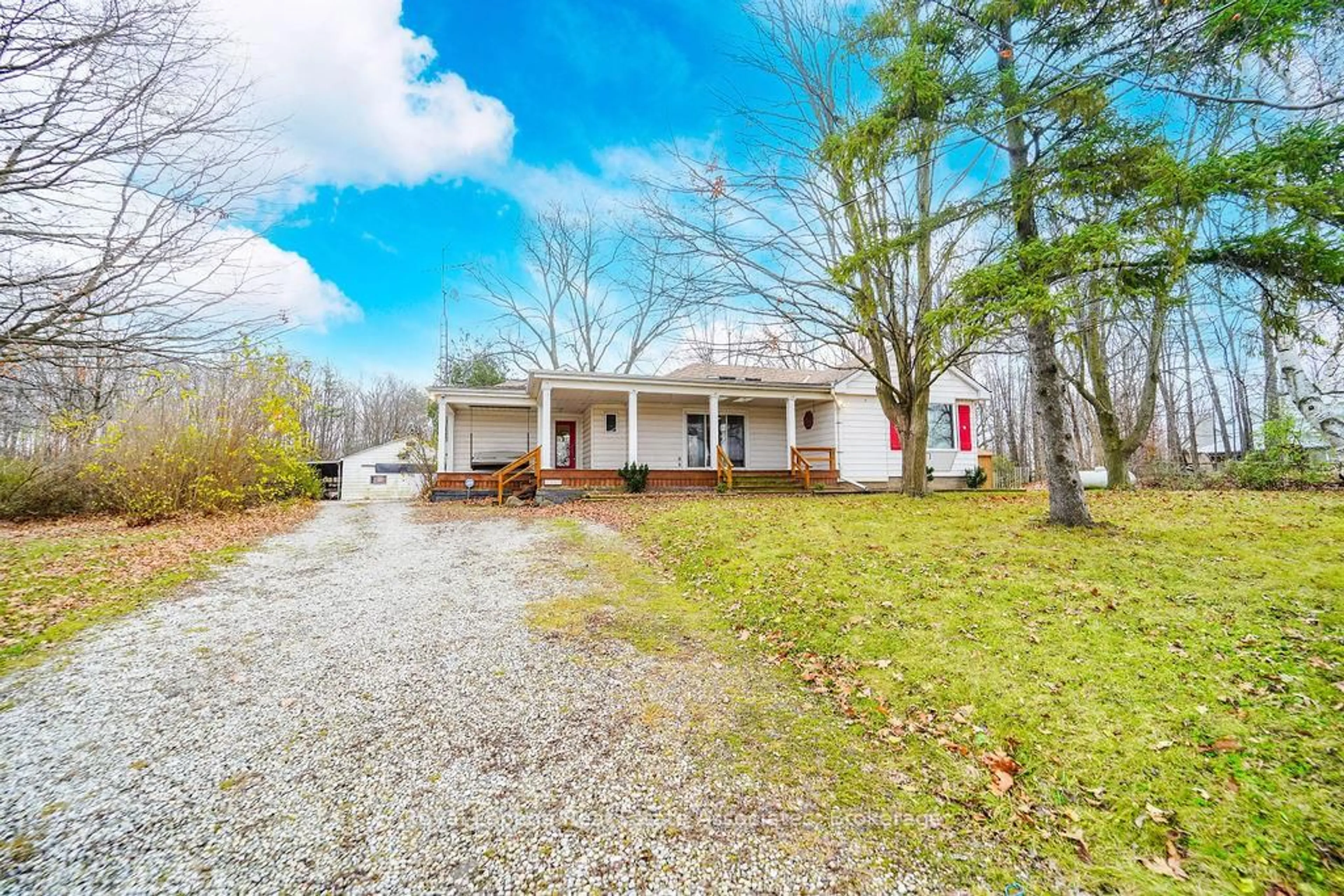 A pic from outside/outdoor area/front of a property/back of a property/a pic from drone, street for 3364 Burnhamthorpe Rd, Oakville Ontario L6M 4H2