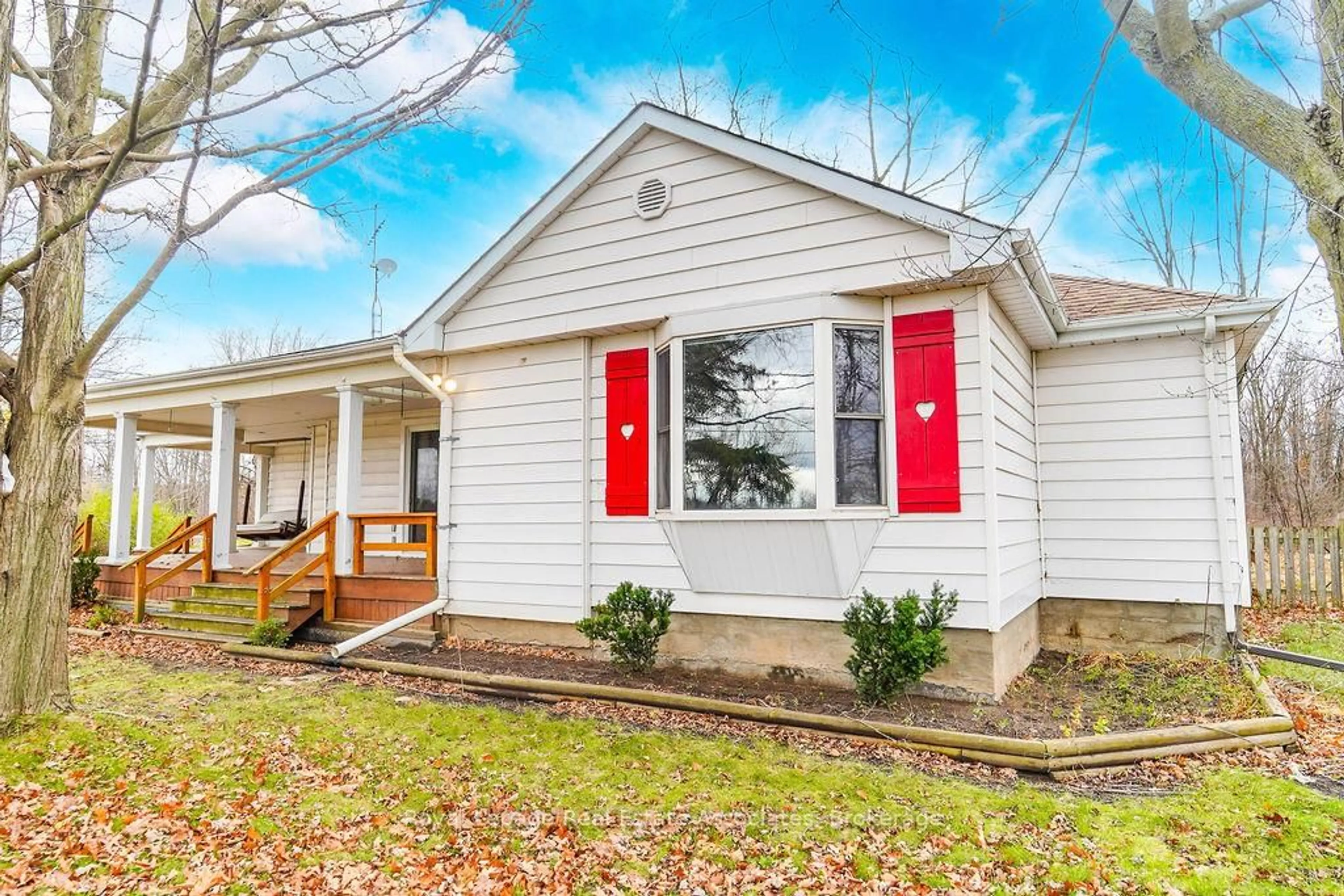 Home with vinyl exterior material, street for 3364 Burnhamthorpe Rd, Oakville Ontario L6M 4H2