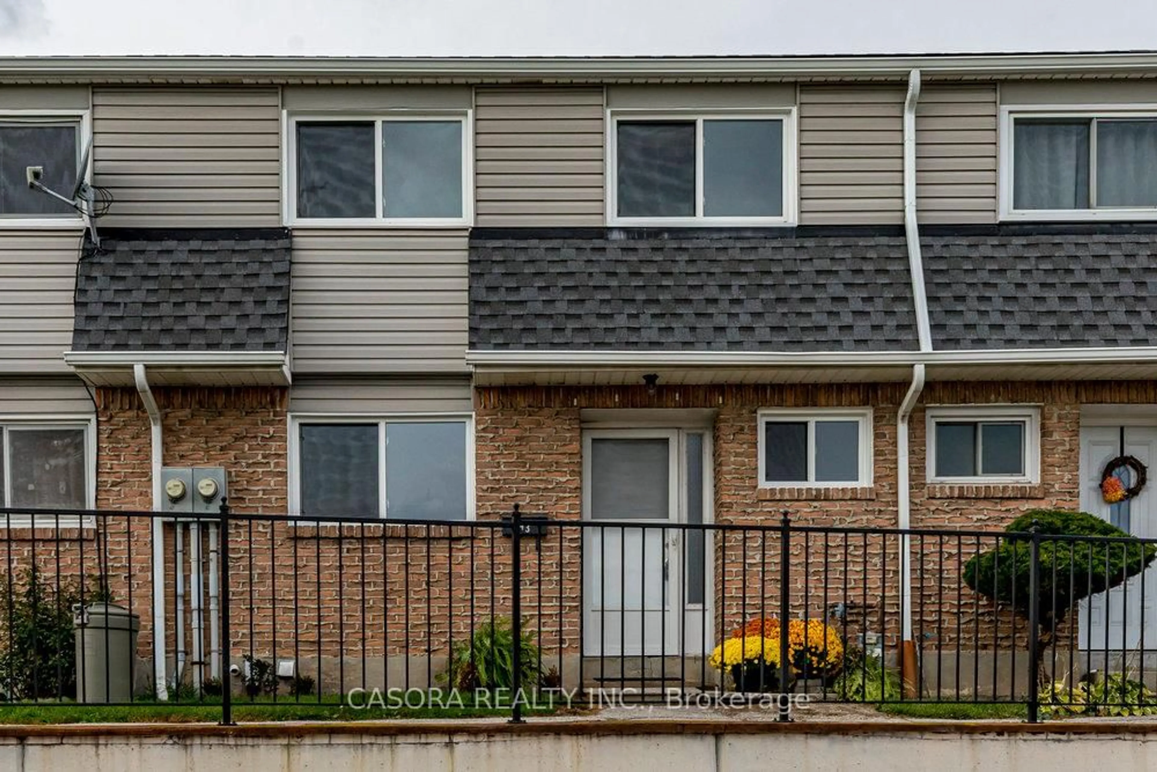 Home with vinyl exterior material, street for 2050 Upper Middle Rd #43, Burlington Ontario L7P 3R9