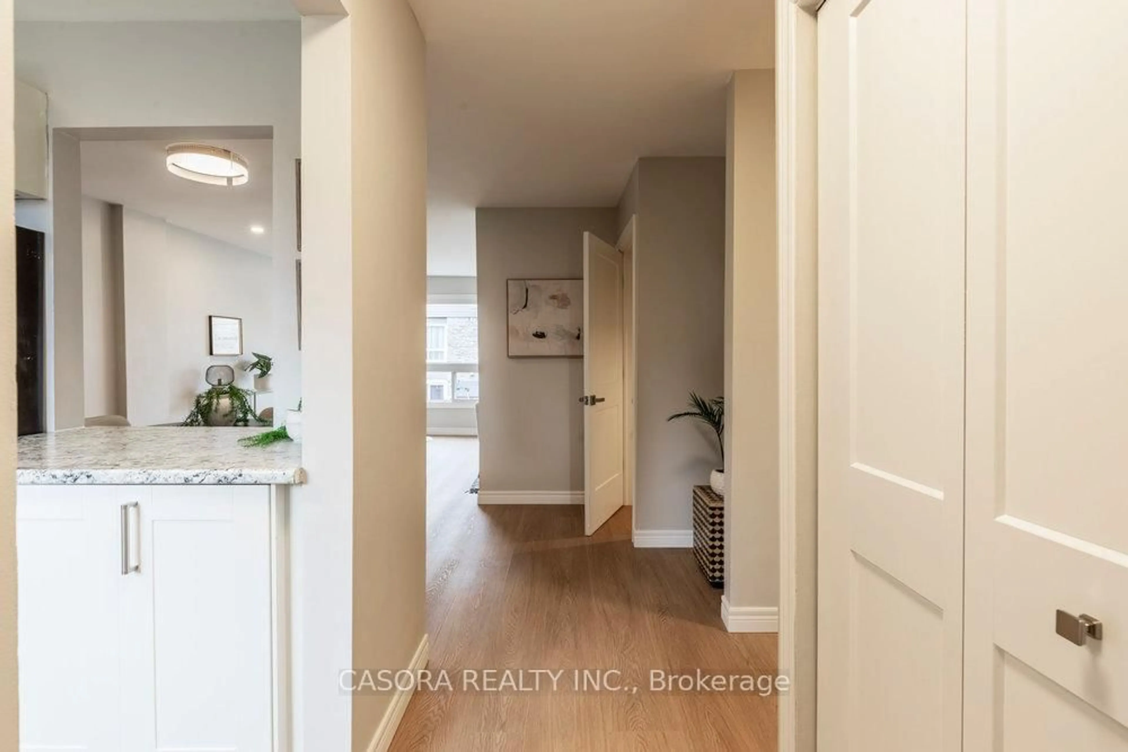 Indoor entryway for 2050 Upper Middle Rd #43, Burlington Ontario L7P 3R9