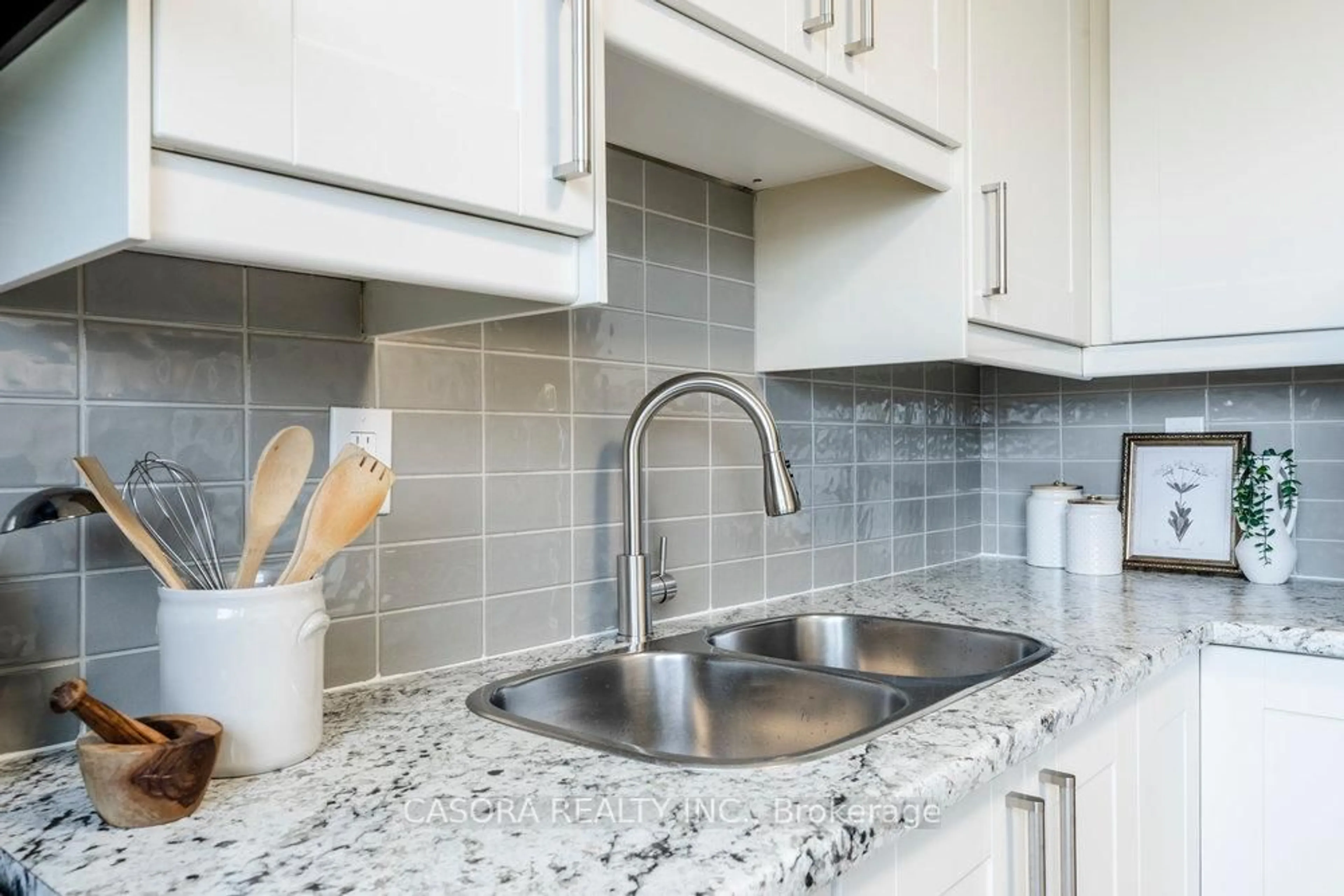 Standard kitchen, ceramic/tile floor for 2050 Upper Middle Rd #43, Burlington Ontario L7P 3R9