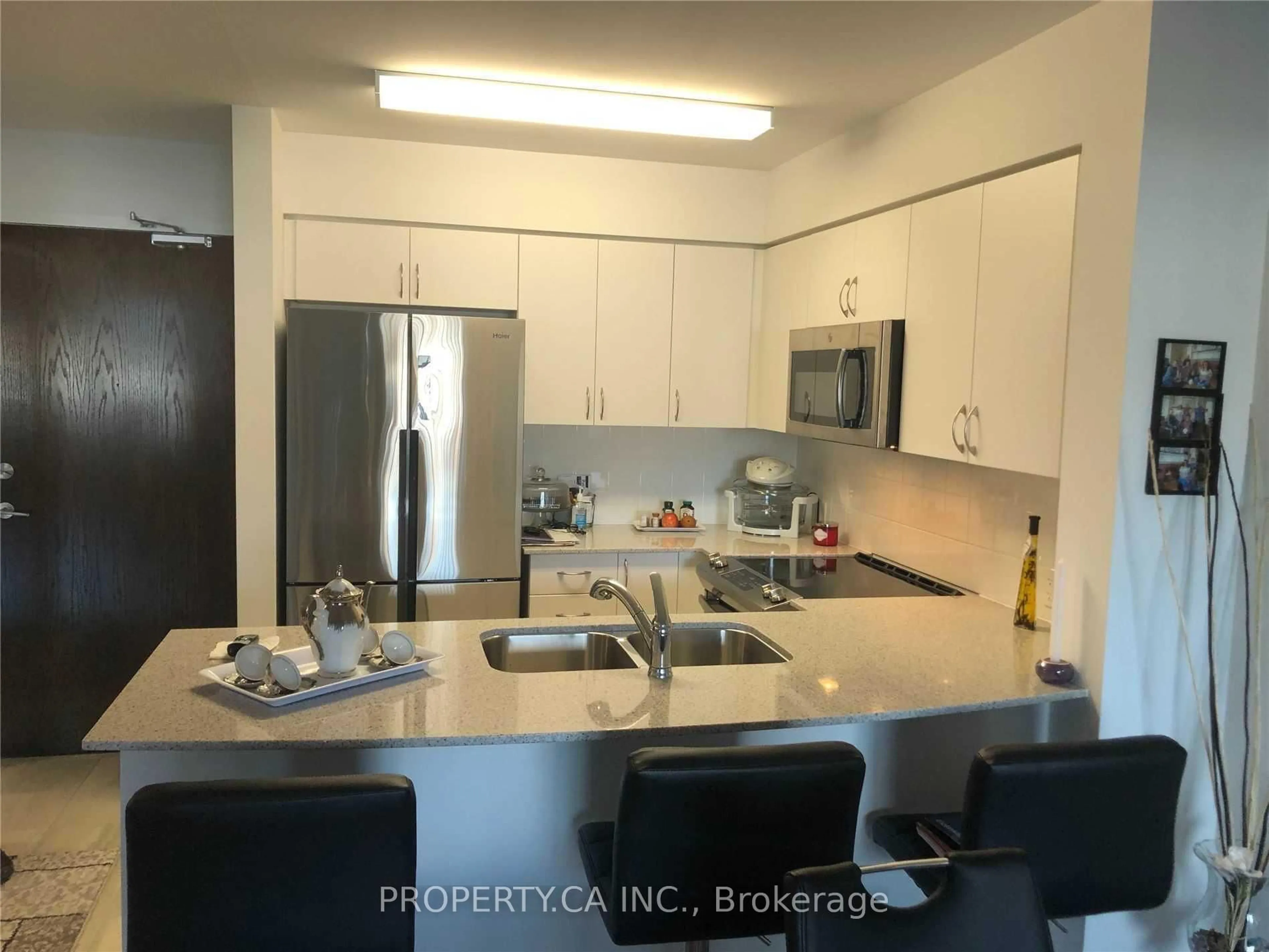 Open concept kitchen, ceramic/tile floor for 40 Via Rosedale Rd #109, Brampton Ontario L6R 4A4