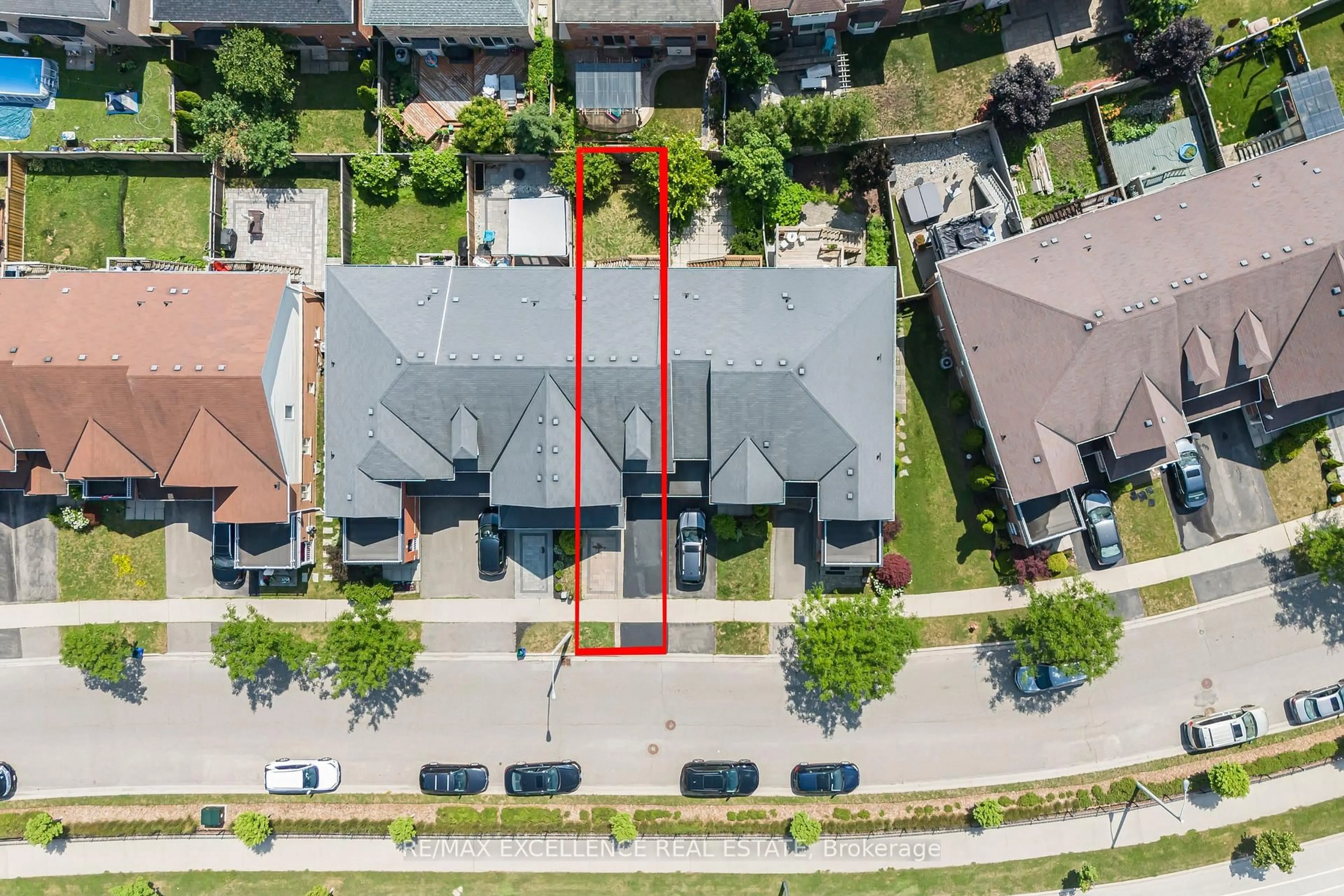 A pic from outside/outdoor area/front of a property/back of a property/a pic from drone, street for 3366 Mikalda Rd, Burlington Ontario L7M 0K9