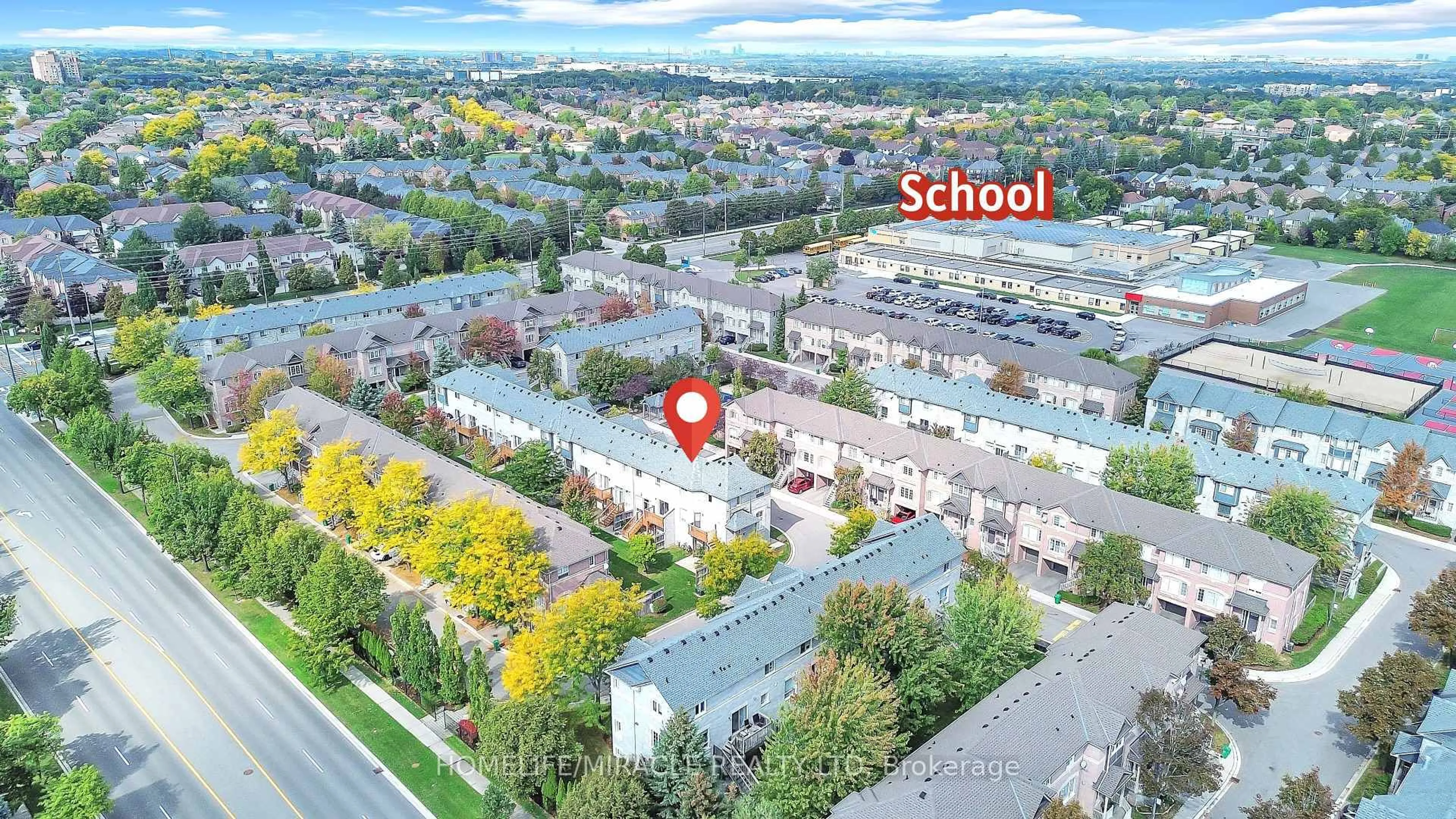 A pic from outside/outdoor area/front of a property/back of a property/a pic from drone, street for 5535 Glen Erin Dr #75, Mississauga Ontario L5M 6H1