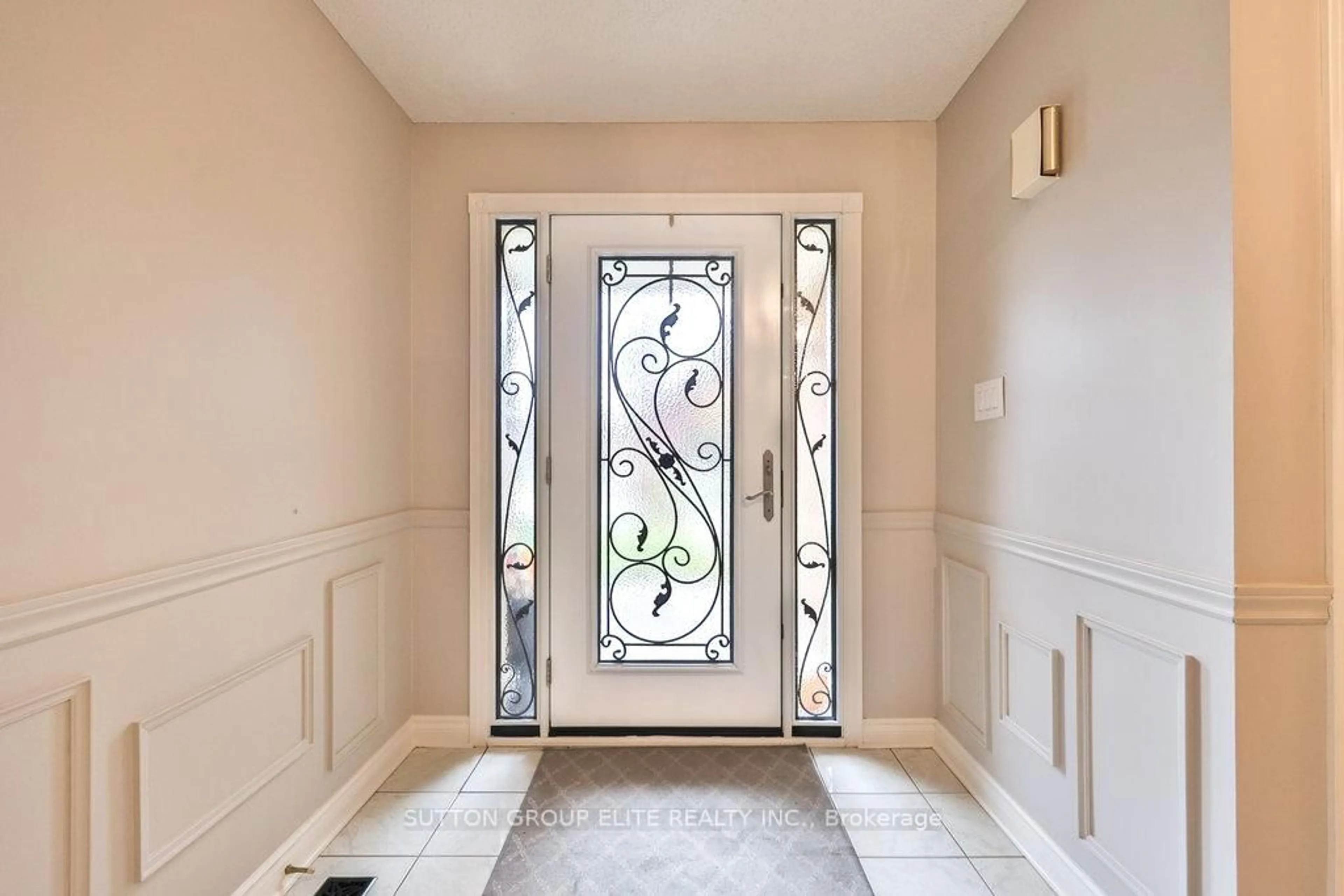 Indoor entryway for 5163 Sunrise Crt, Mississauga Ontario L5R 2T6