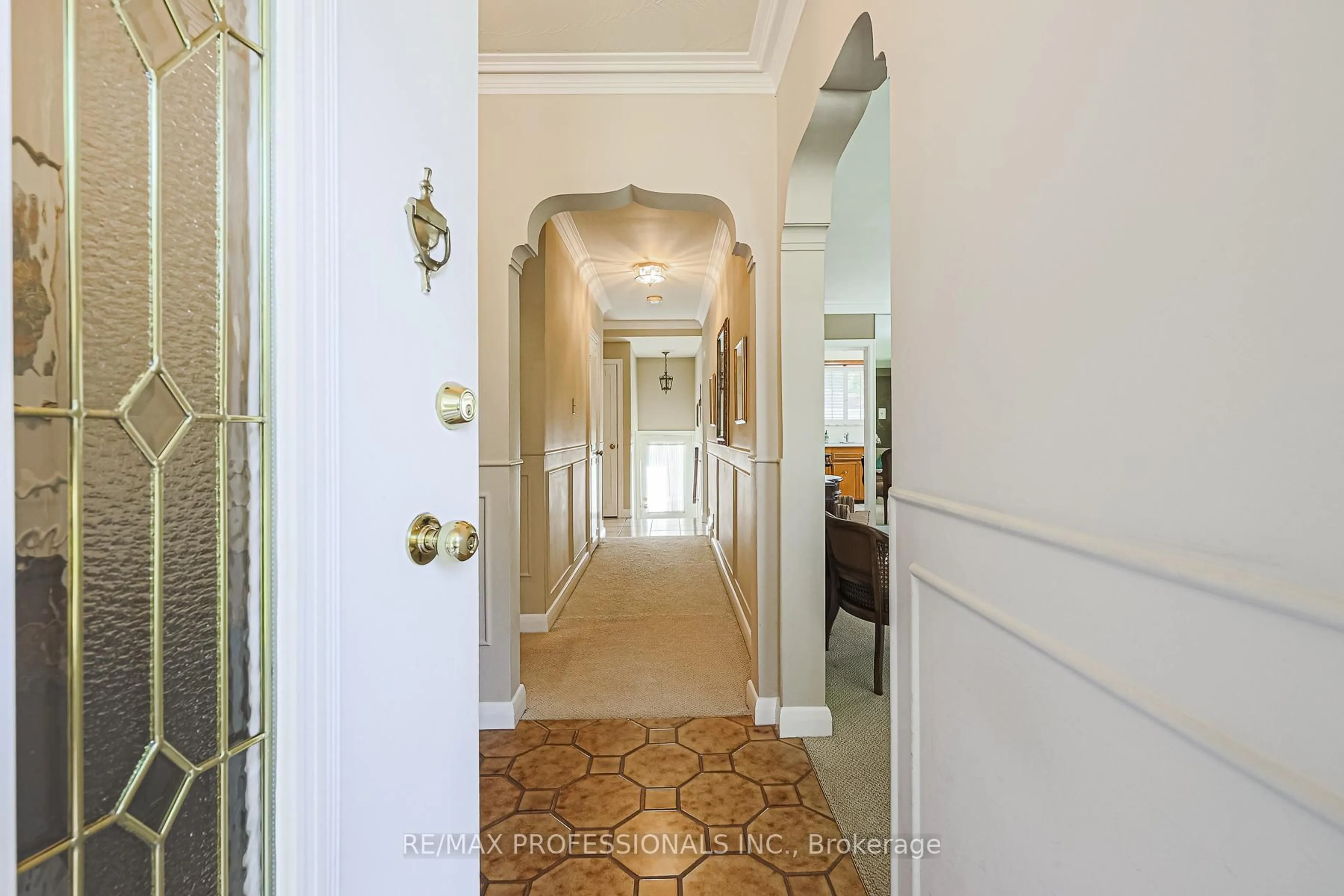 Indoor foyer for 55 Old Burnhamthorpe Rd, Toronto Ontario M9C 3J6