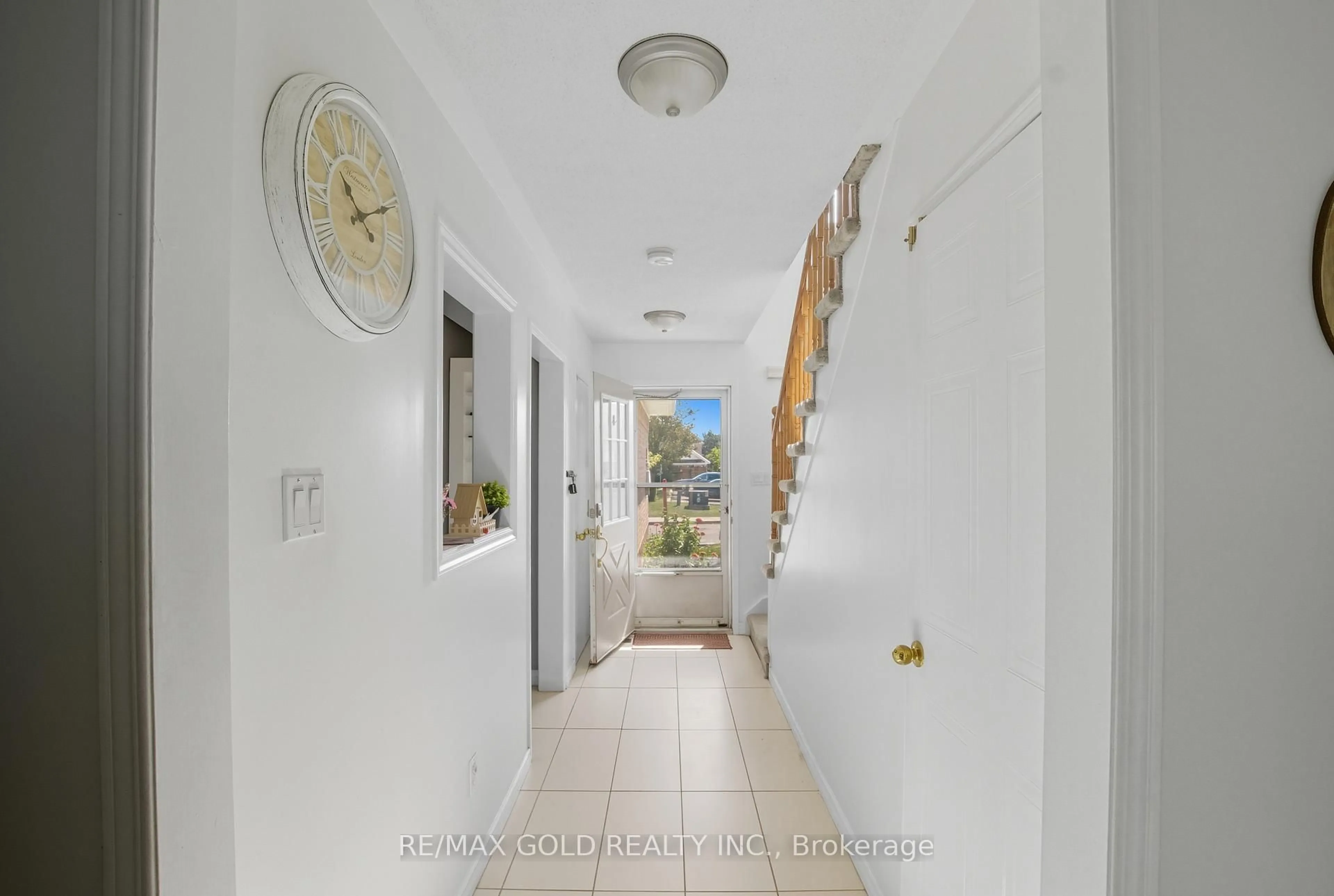 Indoor entryway for 26 Wickstead Crt #13, Brampton Ontario L6R 1N8