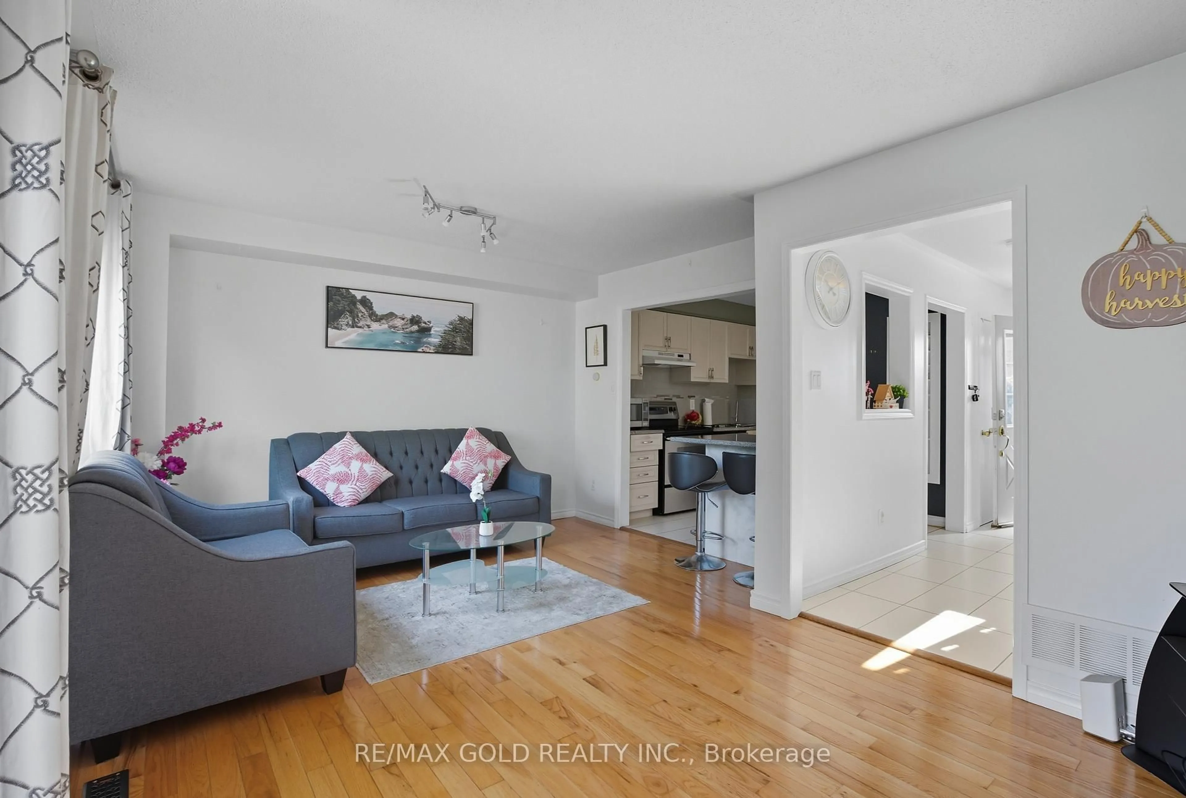 Living room with furniture, unknown for 26 Wickstead Crt #13, Brampton Ontario L6R 1N8