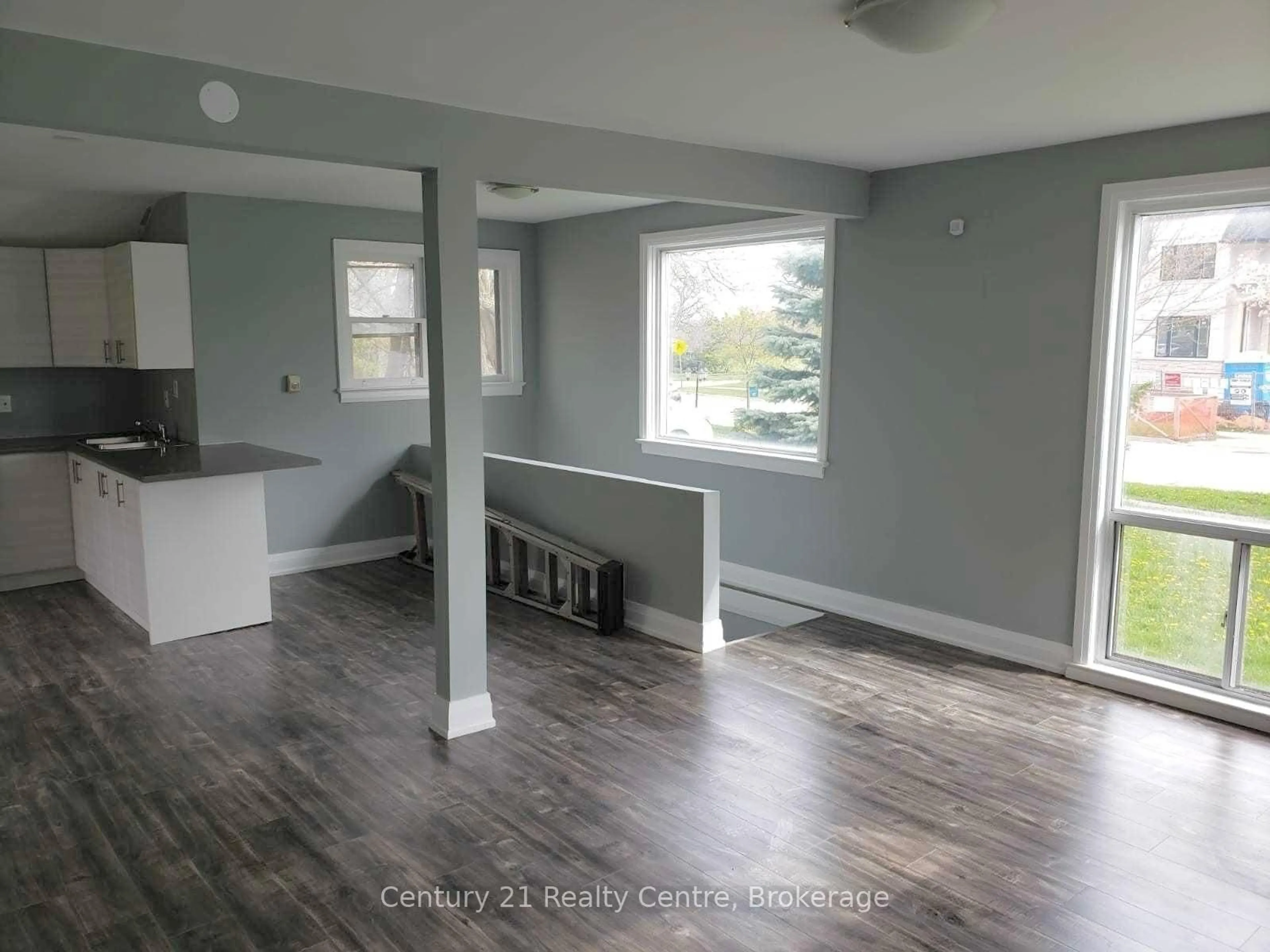 A pic of a room for 1491 Pembroke Dr, Oakville Ontario L6H 1V6