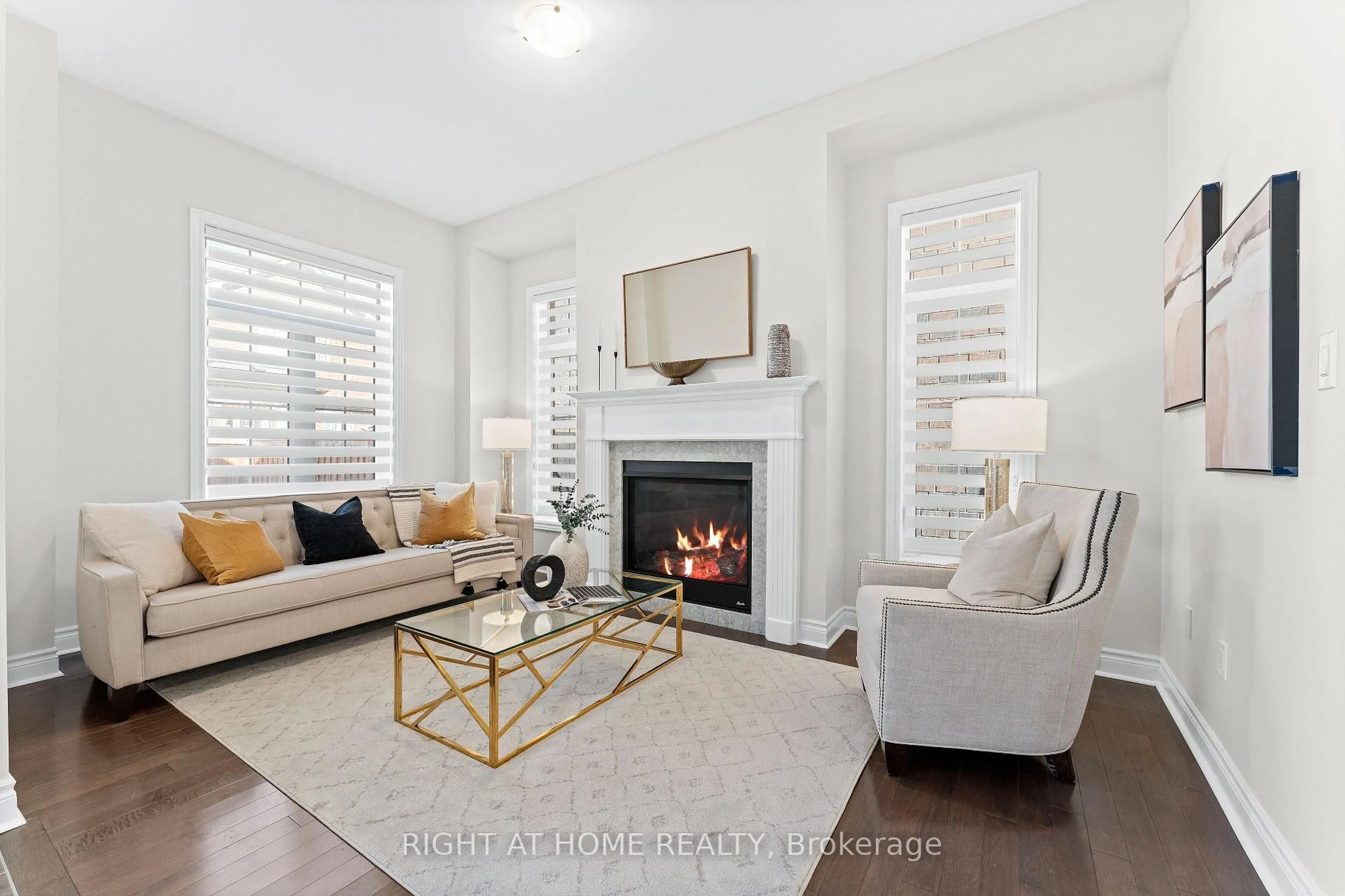 Living room with furniture, unknown for 141 Morningside Dr, Halton Hills Ontario L7G 0M3