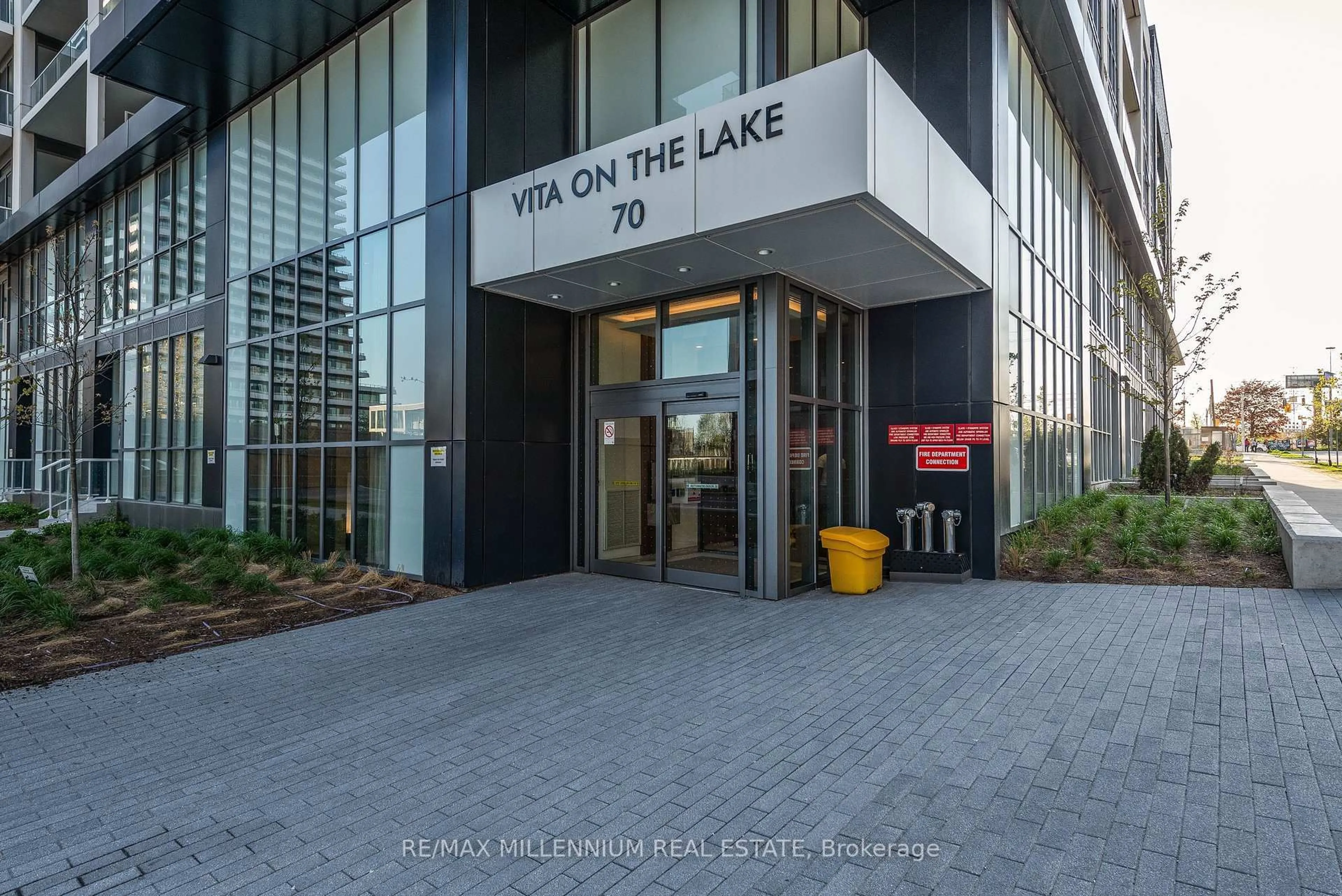 Indoor foyer for 70 Annie Craig Dr #4801, Toronto Ontario M8V 0C4