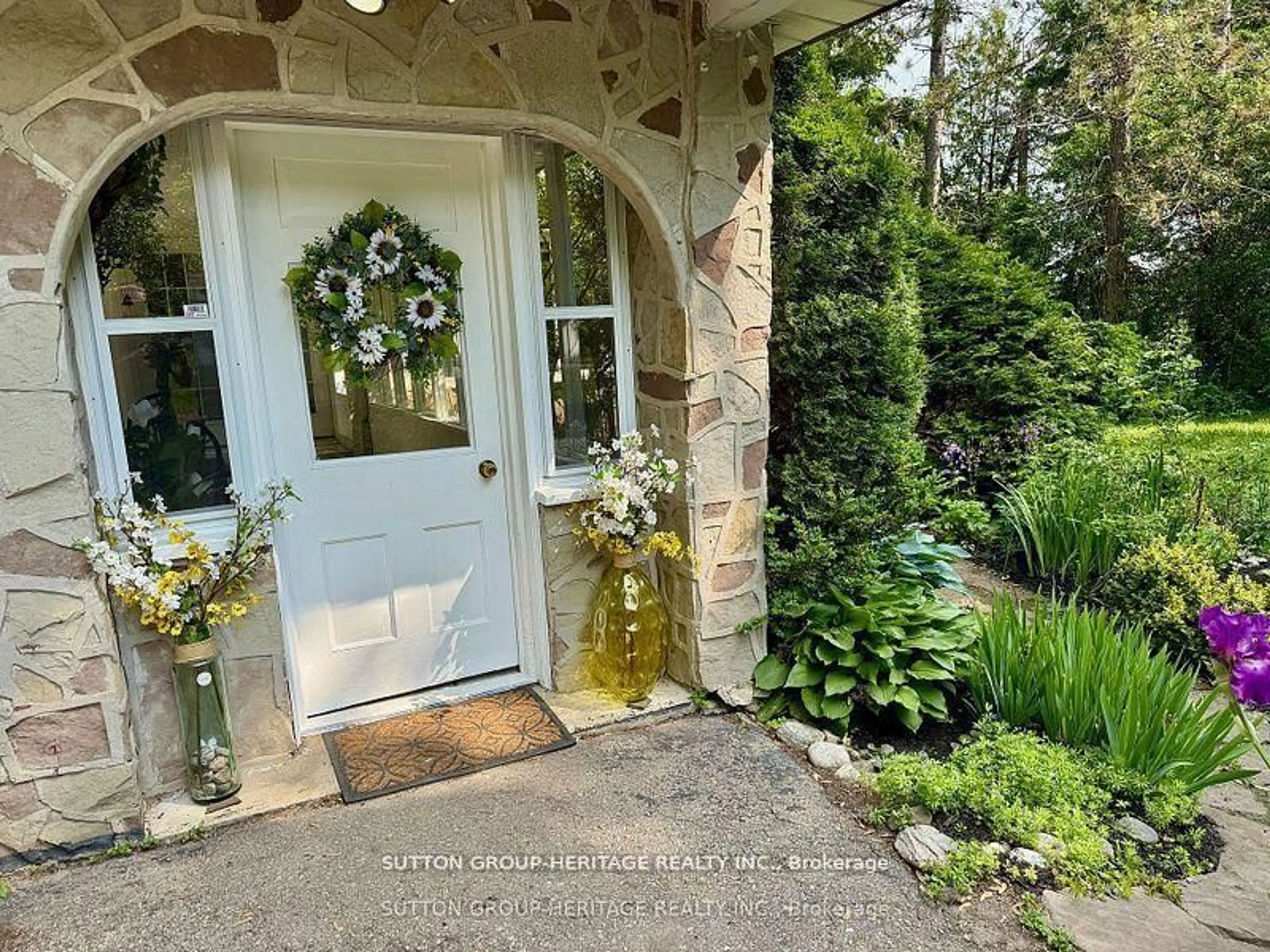 Indoor entryway for 2766 Highpoint Sdrd, Caledon Ontario L7K 0J1