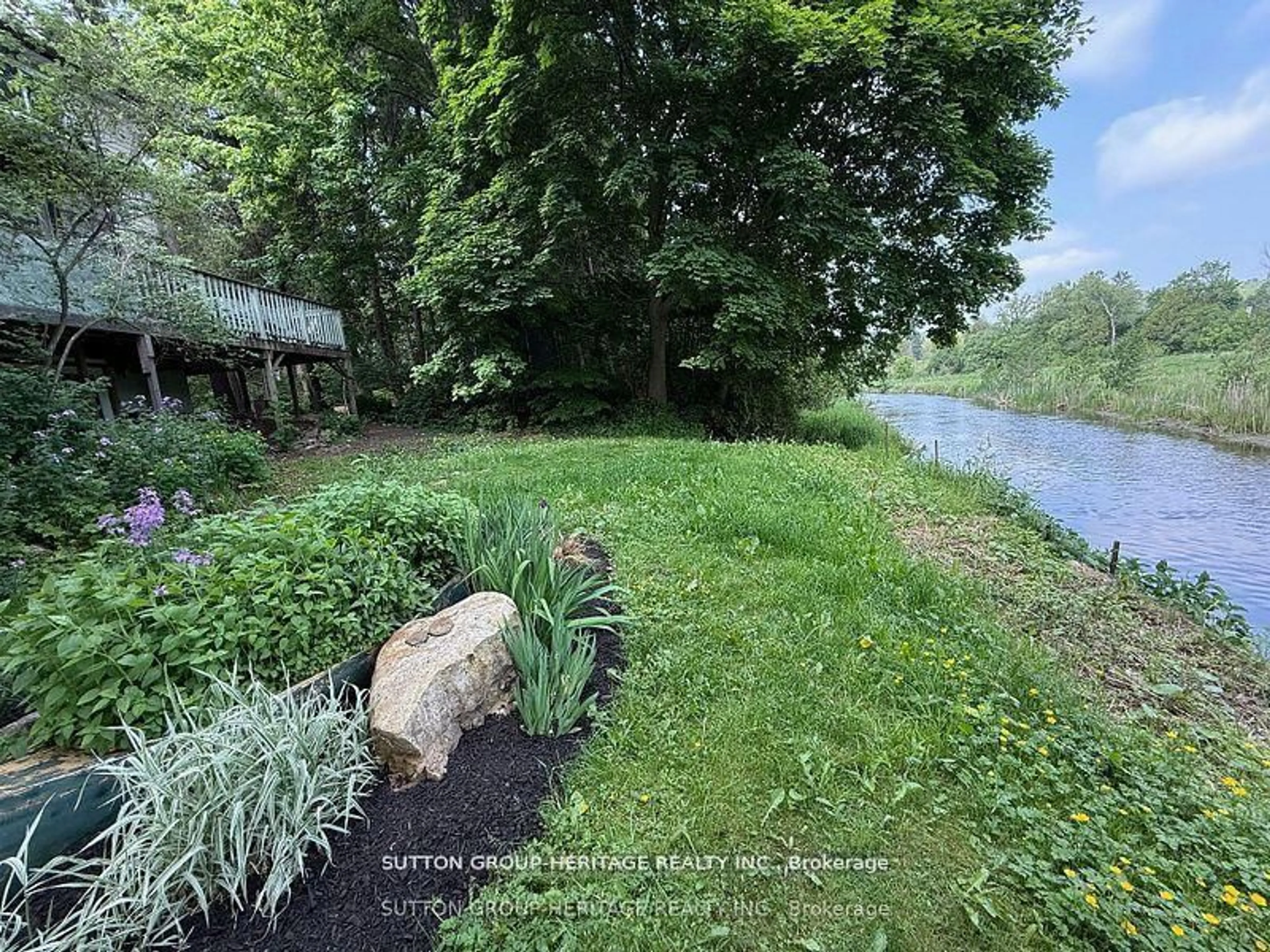 A pic from outside/outdoor area/front of a property/back of a property/a pic from drone, water/lake/river/ocean view for 2766 Highpoint Sdrd, Caledon Ontario L7K 0J1