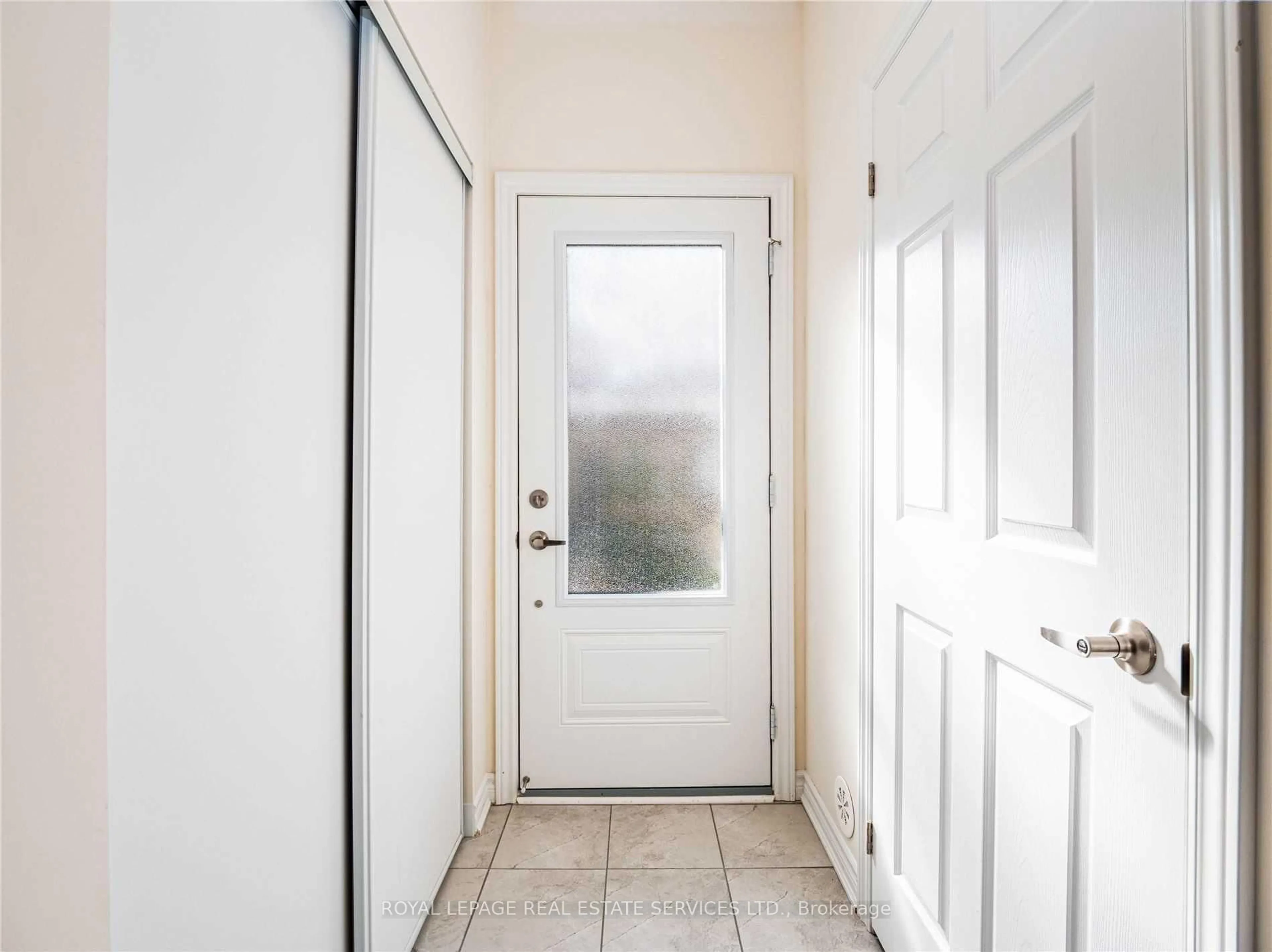 Indoor entryway for 636 Evans Ave #16, Toronto Ontario M8W 2W6