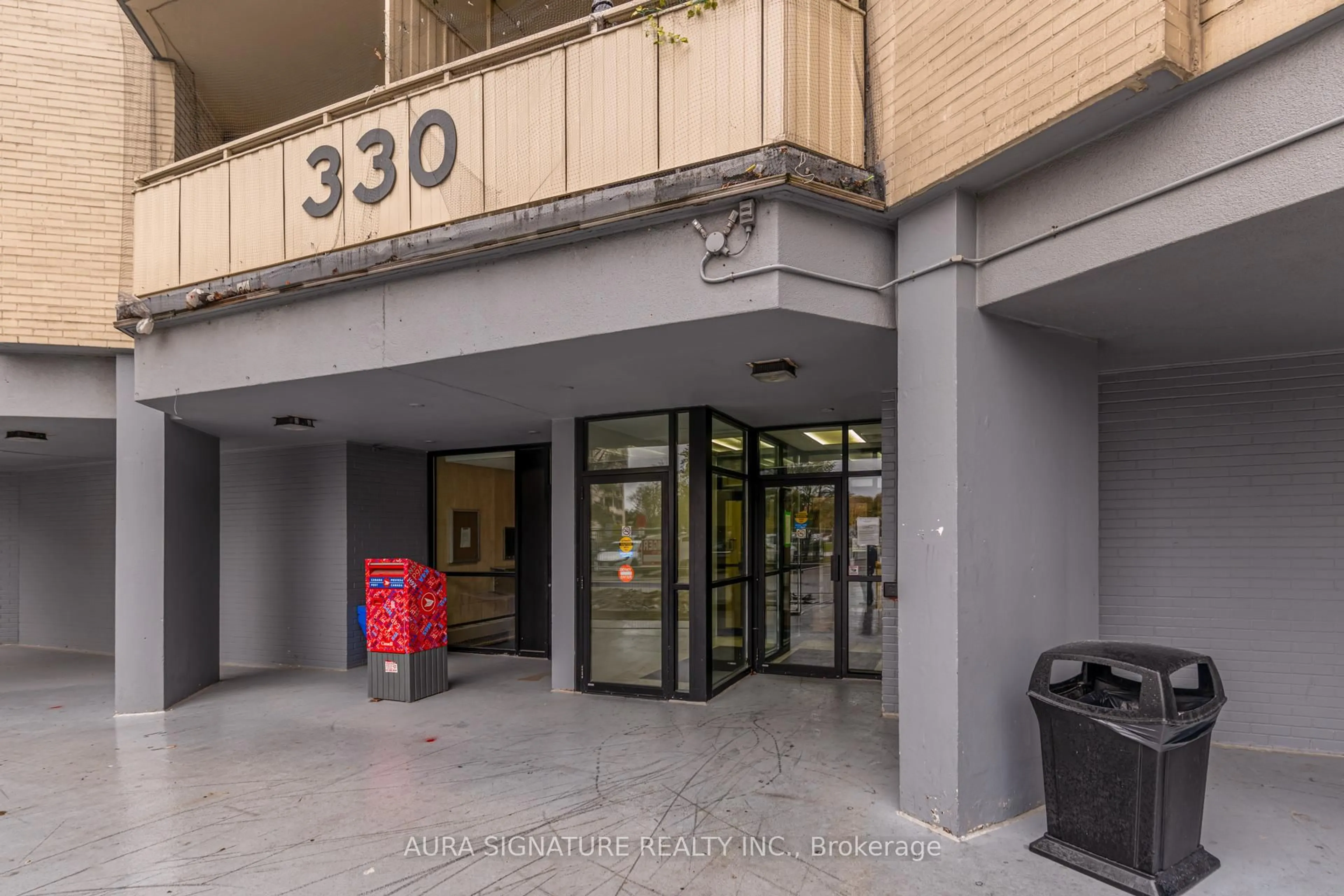 Indoor foyer for 330 Dixon Rd #902, Toronto Ontario M9R 1S9