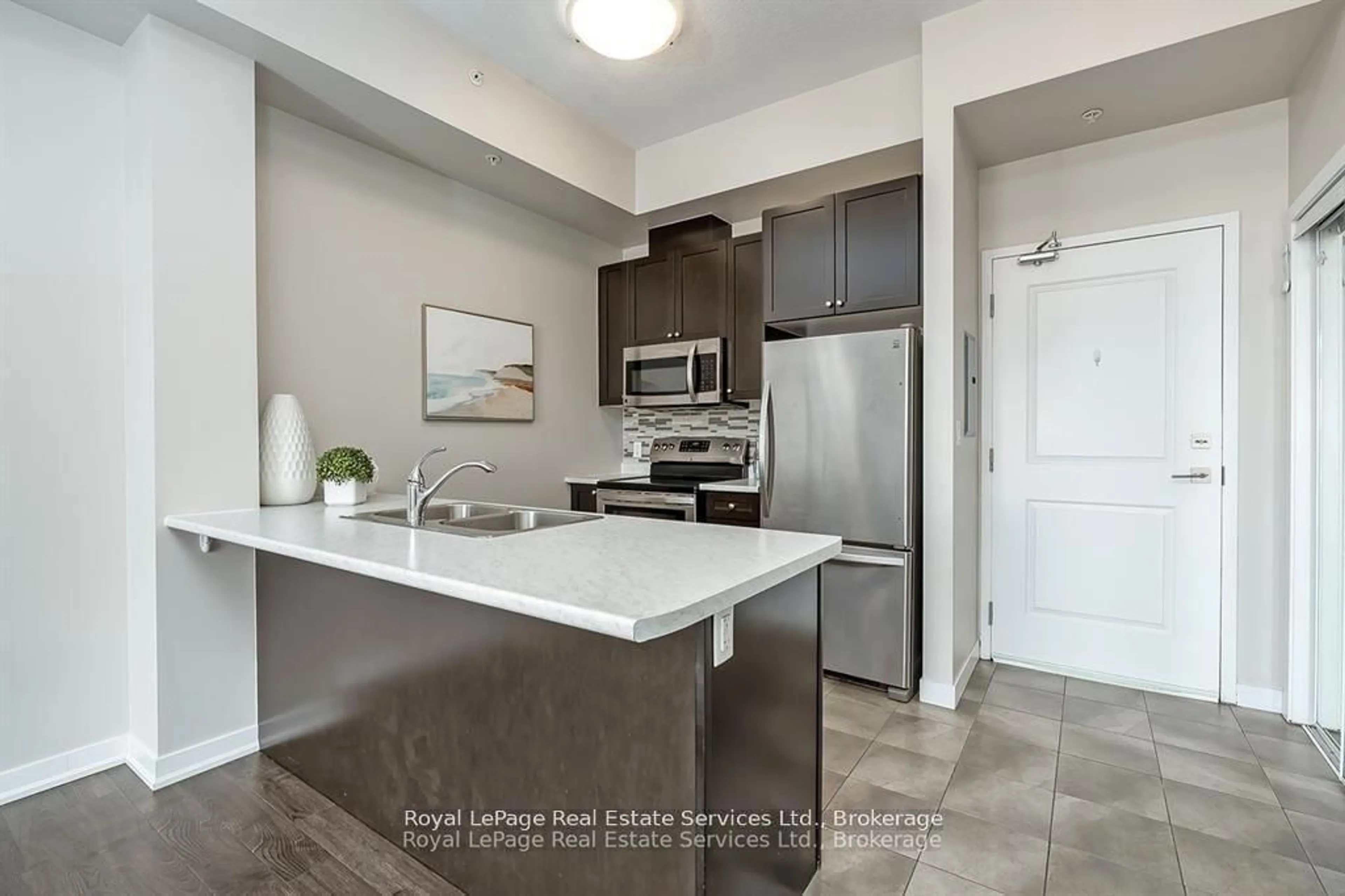 Open concept kitchen, unknown for 5010 Corporate Dr #405, Burlington Ontario L7L 0H6