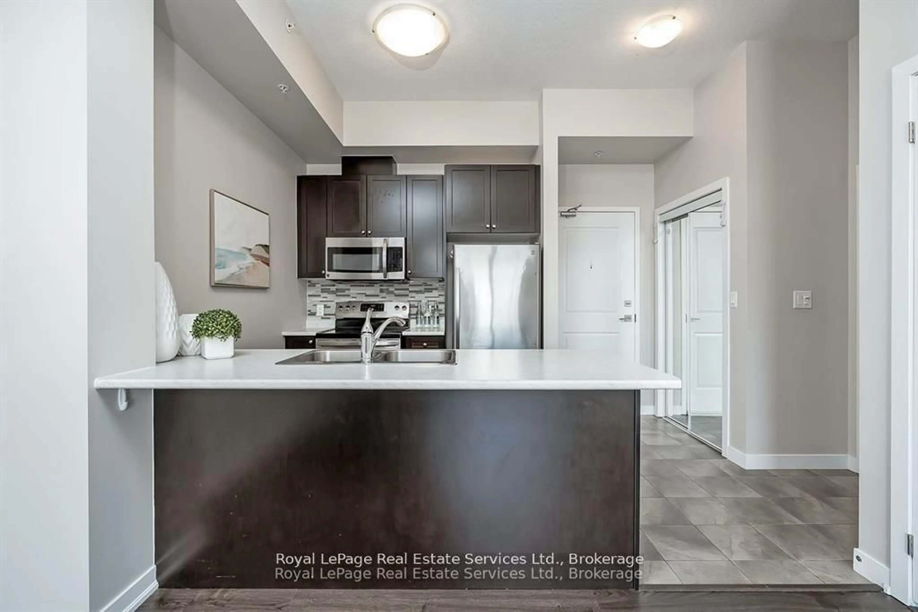 Open concept kitchen, unknown for 5010 Corporate Dr #405, Burlington Ontario L7L 0H6